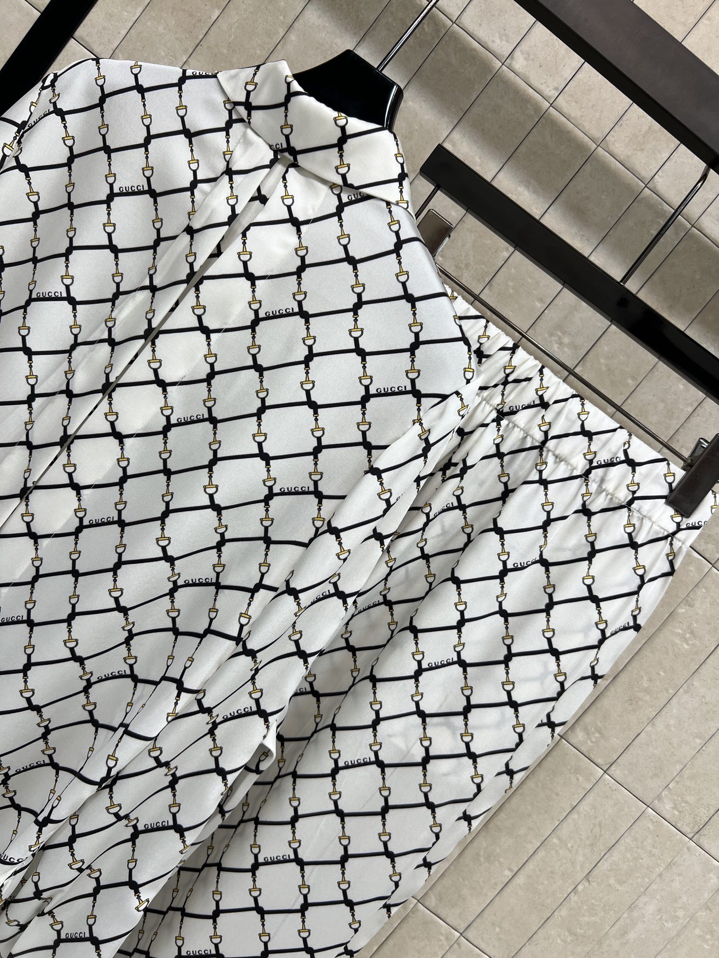 G家 26春夏新款 链条⛓️方格图案套装 翻领宽松衬衫+松紧腰长裤 黑白撞色方格+Logo字母 低调奢华