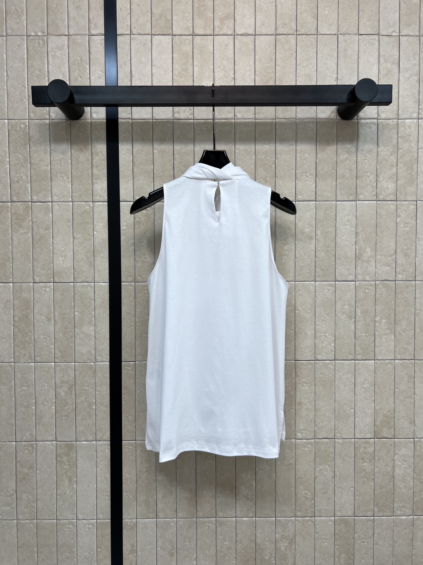 小香家 26春夏新款 立领系带无袖衬衫 蝴蝶结系带+立体花朵装饰 法式甜美感满满 无袖直筒宽松版型 舒适