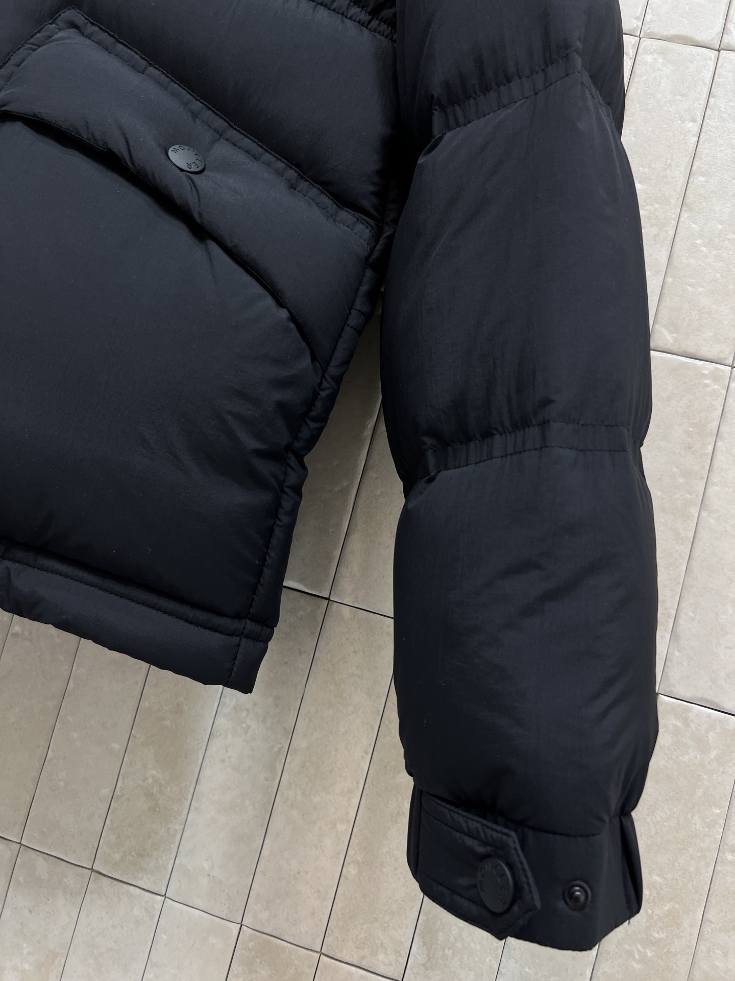 MO家 25秋冬新款 黑色立领羽绒服 立领拼接灯芯绒设计 低调又高级 里面羊羔毛内衬 北方冬季也能轻松驾