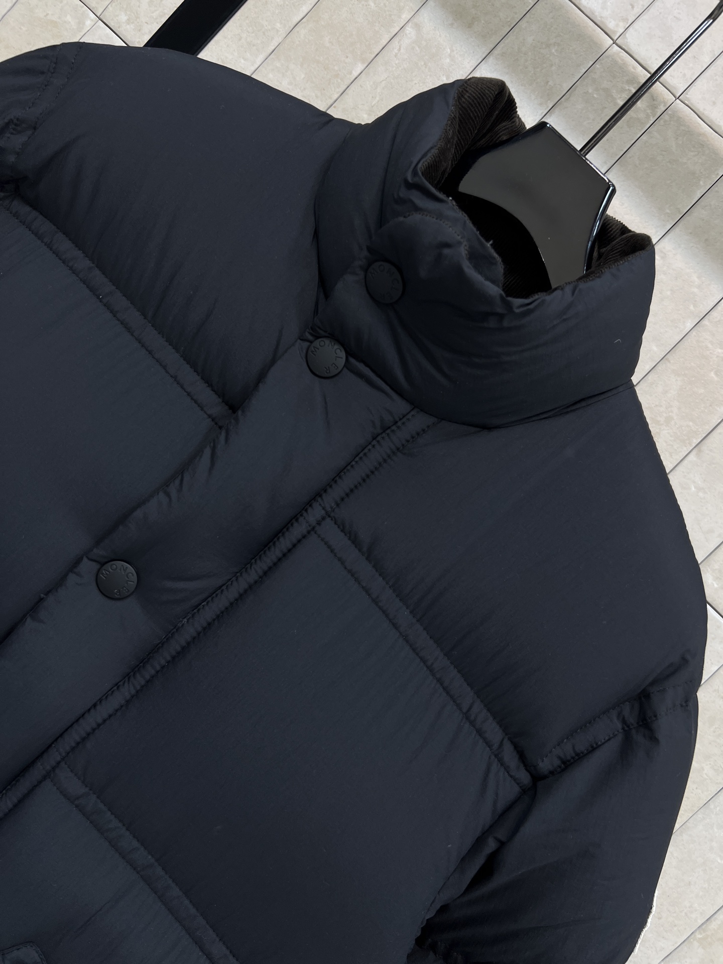 MO家 25秋冬新款 黑色立领羽绒服 立领拼接灯芯绒设计 低调又高级 里面羊羔毛内衬 北方冬季也能轻松驾