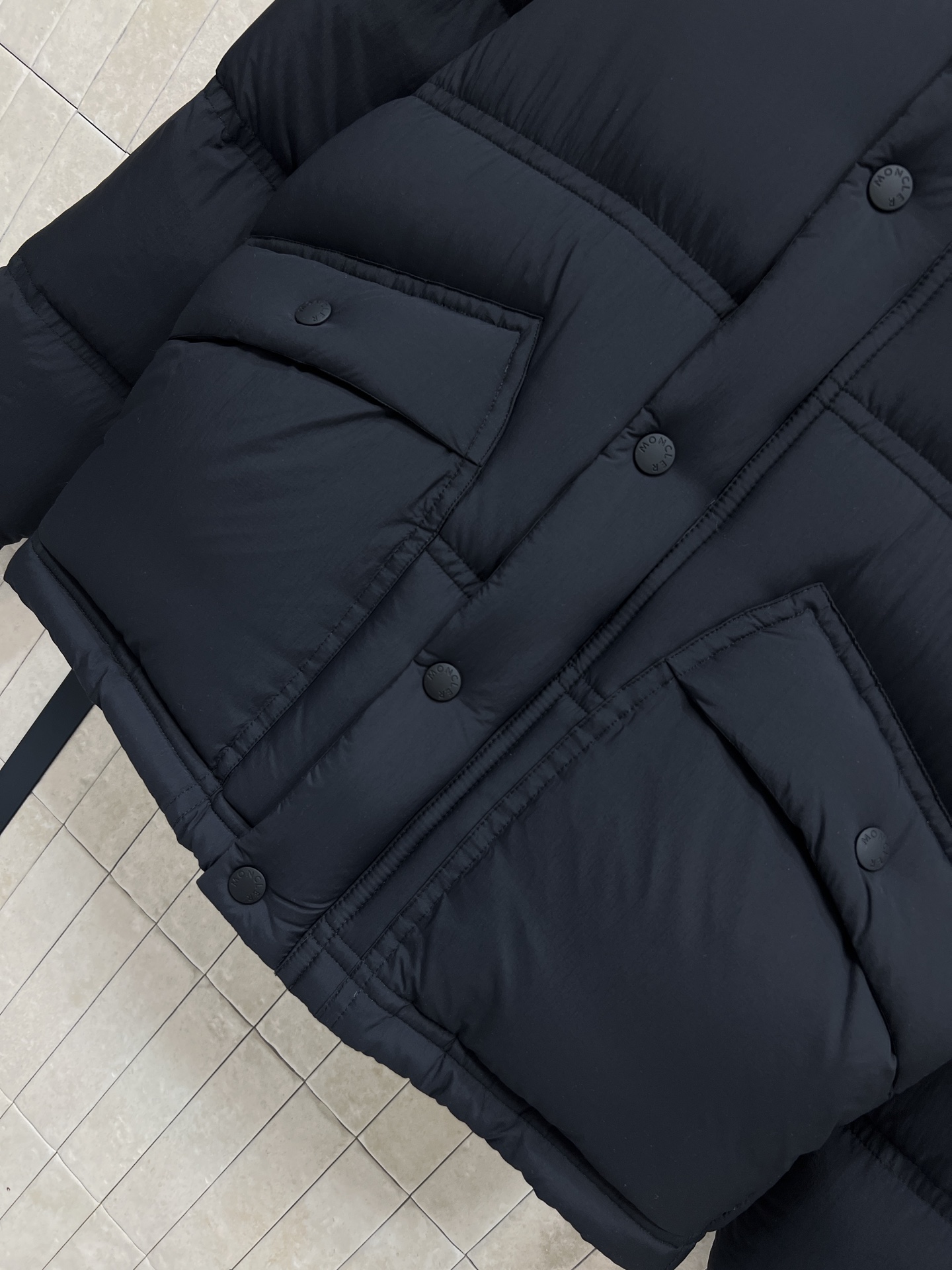 MO家 25秋冬新款 黑色立领羽绒服 立领拼接灯芯绒设计 低调又高级 里面羊羔毛内衬 北方冬季也能轻松驾