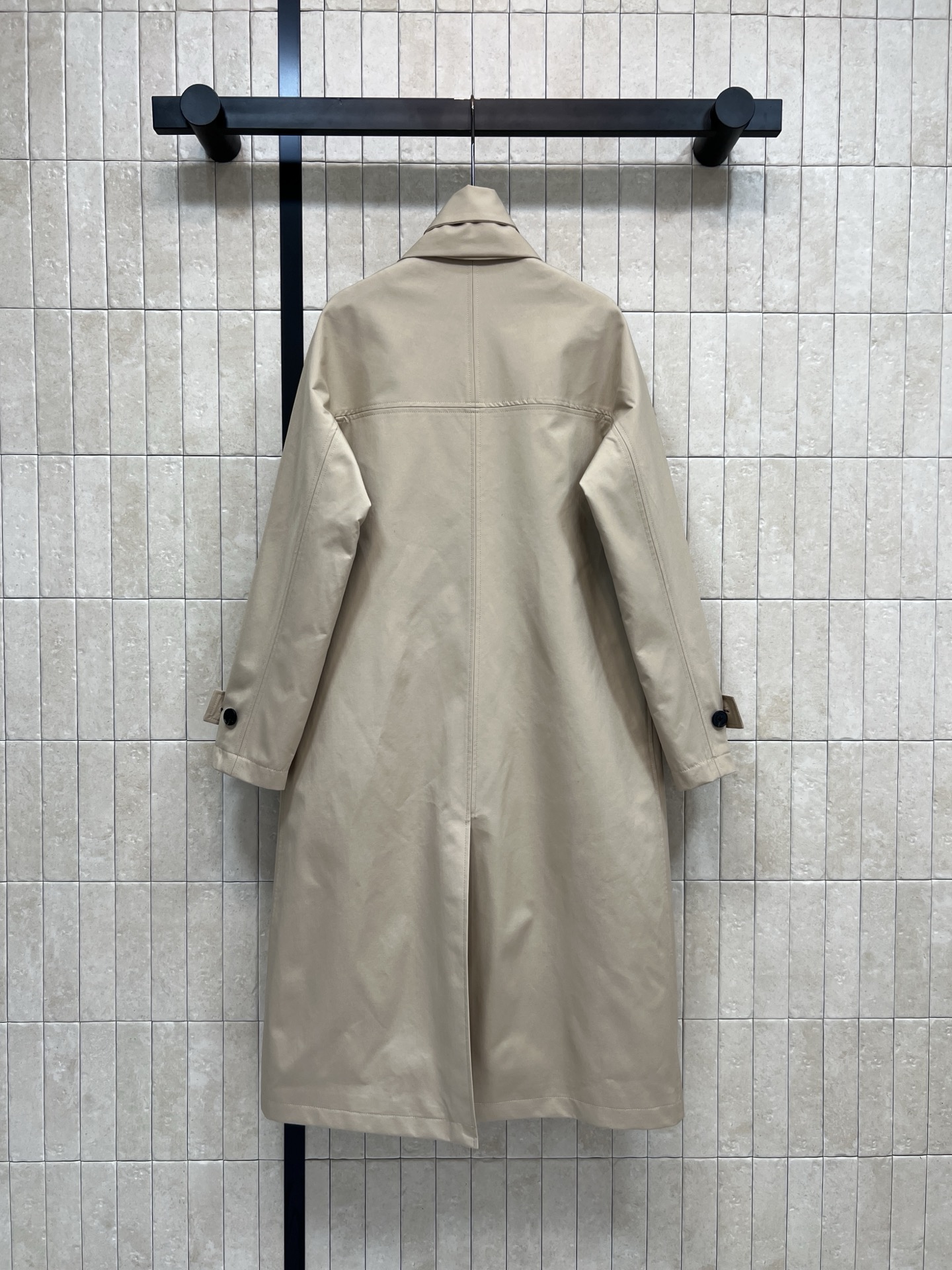 D家 25秋冬新款 围脖双排扣风衣 经典卡其色风衣 春秋穿超合适！可拆卸围脖+双排扣设计 英伦复古感满满