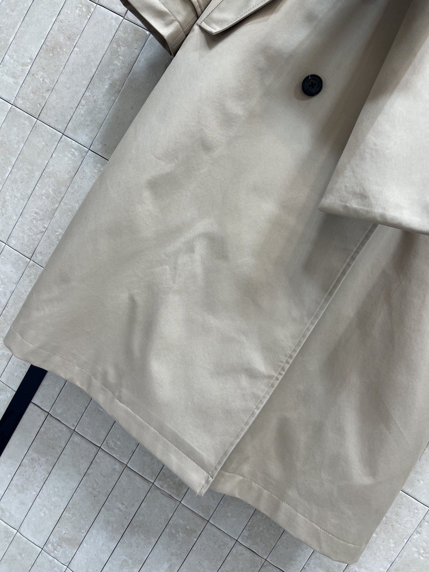 D家 25秋冬新款 围脖双排扣风衣 经典卡其色风衣 春秋穿超合适！可拆卸围脖+双排扣设计 英伦复古感满满