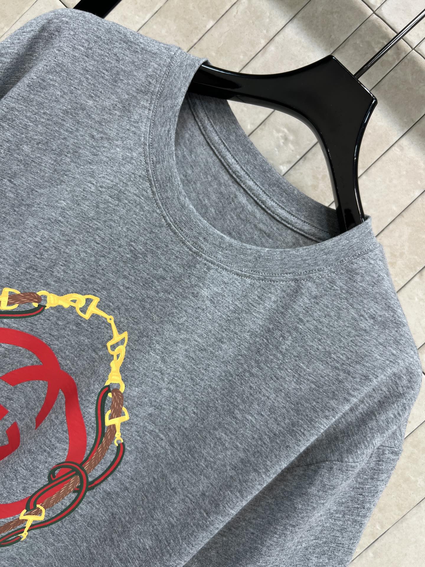 G家 26春夏新款 双G印花短袖T恤 胸前经典双G标志 图案印花 纯棉材质柔软舒适 宽松版型日常穿搭无压