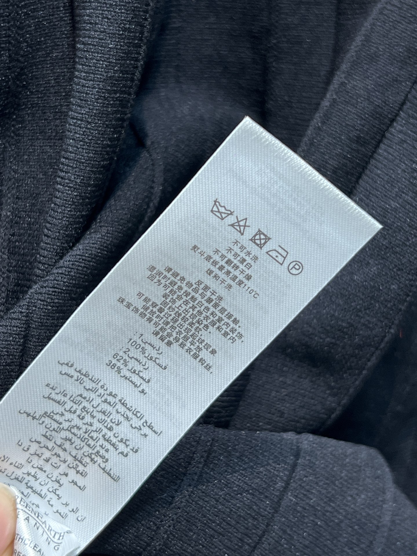 Self 25秋冬新款 翻领针织拼接百褶长款连衣裙 撞色翻领拼接百褶裙摆 黑色针织面料+白色撞色翻领 复