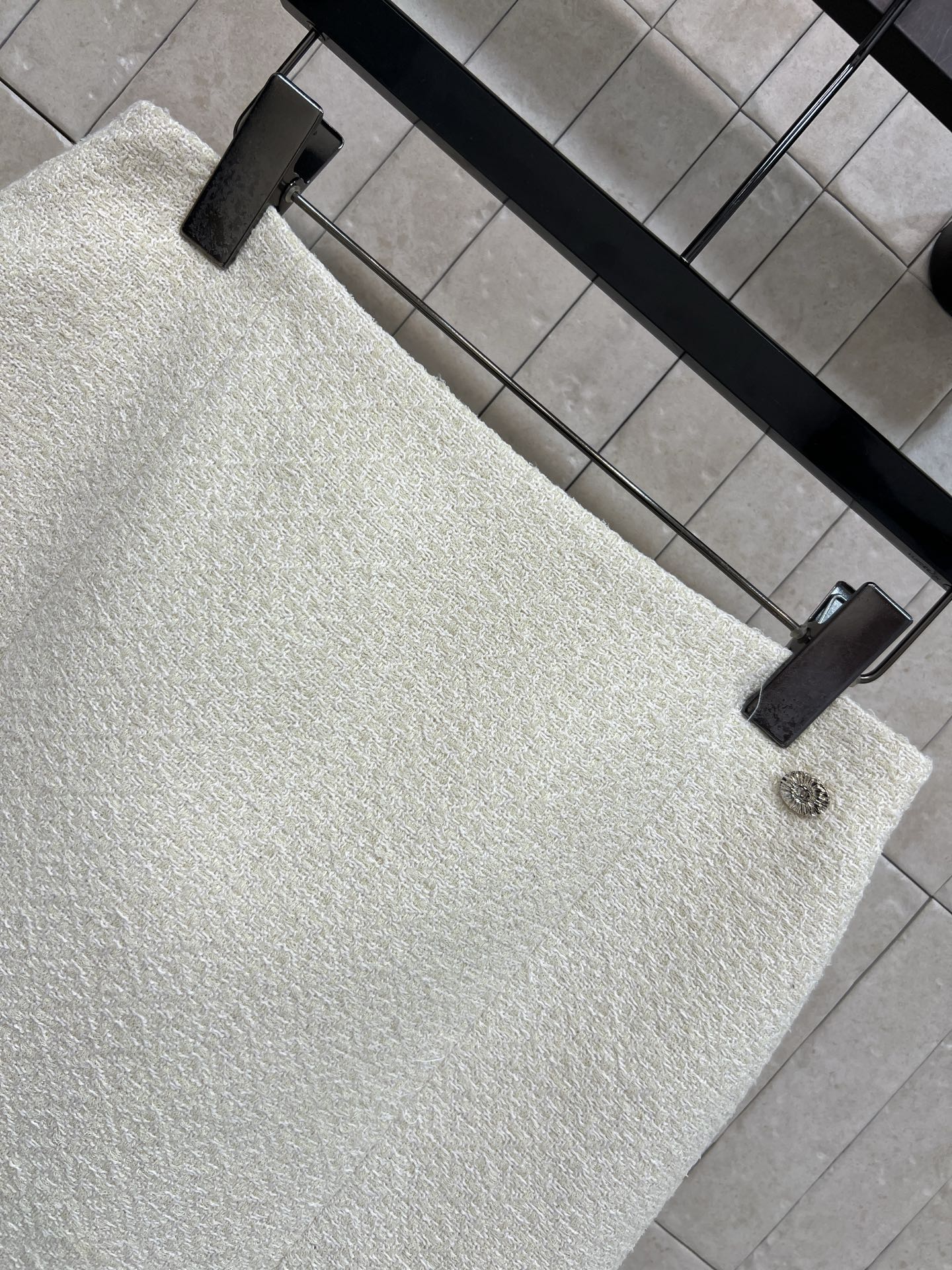 小香家 25秋冬新款 米白色小香风粗花呢外套 圆领外套 +高腰短裙 经典粗花呢材质 质感高级又保暖 秋冬