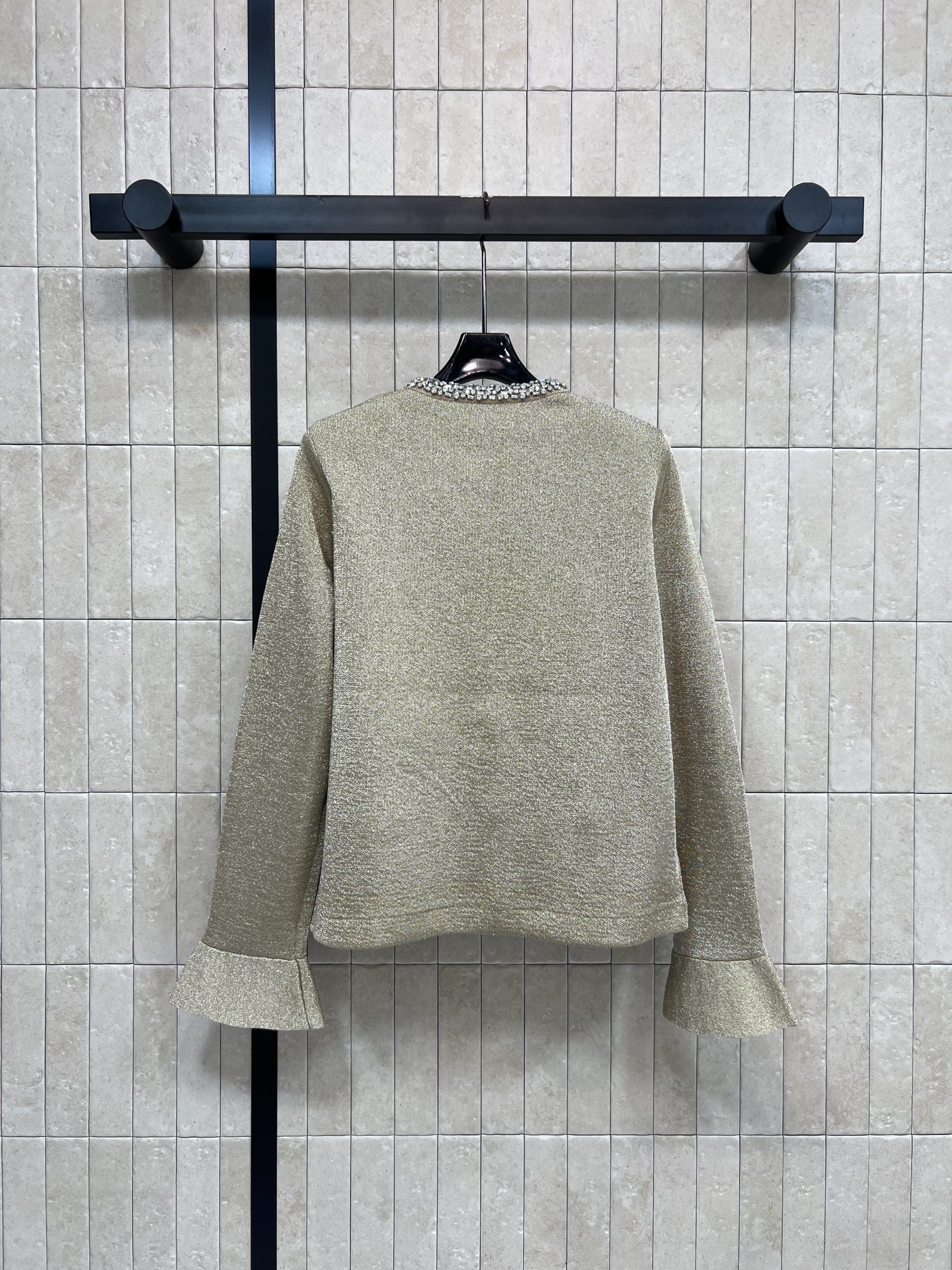 Self家 25秋冬新款 金色针织外套 经典小香风设计 金丝混纺针织材质 复古精致又高级 圆领镶钻+四口