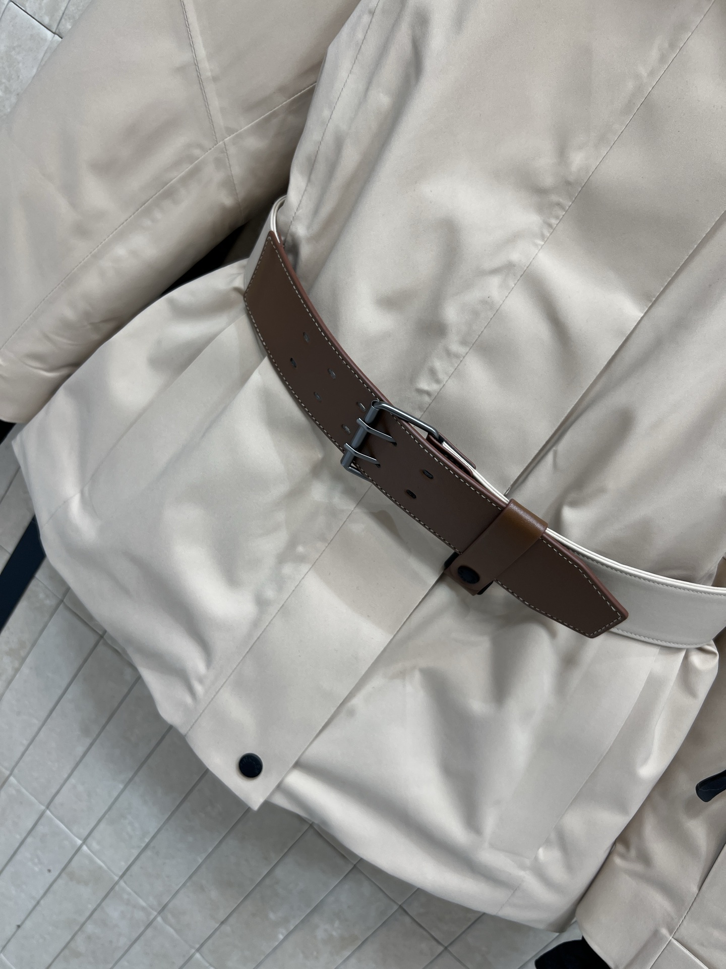 MO家 25秋冬新款 翻领收腰滑雪服外套 标志性大毛领+同色皮革腰带 轻松收束腰身 显瘦又有型！裁自富有