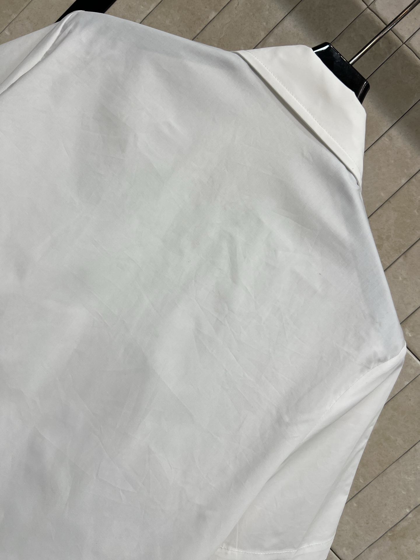 PD家 26春夏新款 翻领短袖衬衫 采用轻薄透气棉质面料 夏天穿超舒服！经典翻领+单排纽扣设计 单口袋品