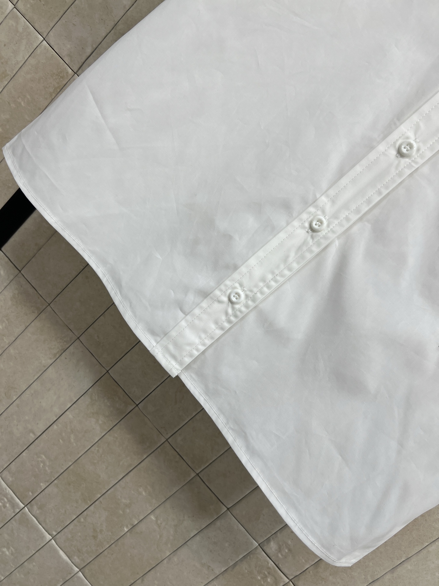 PD家 26春夏新款 翻领短袖衬衫 采用轻薄透气棉质面料 夏天穿超舒服！经典翻领+单排纽扣设计 单口袋品