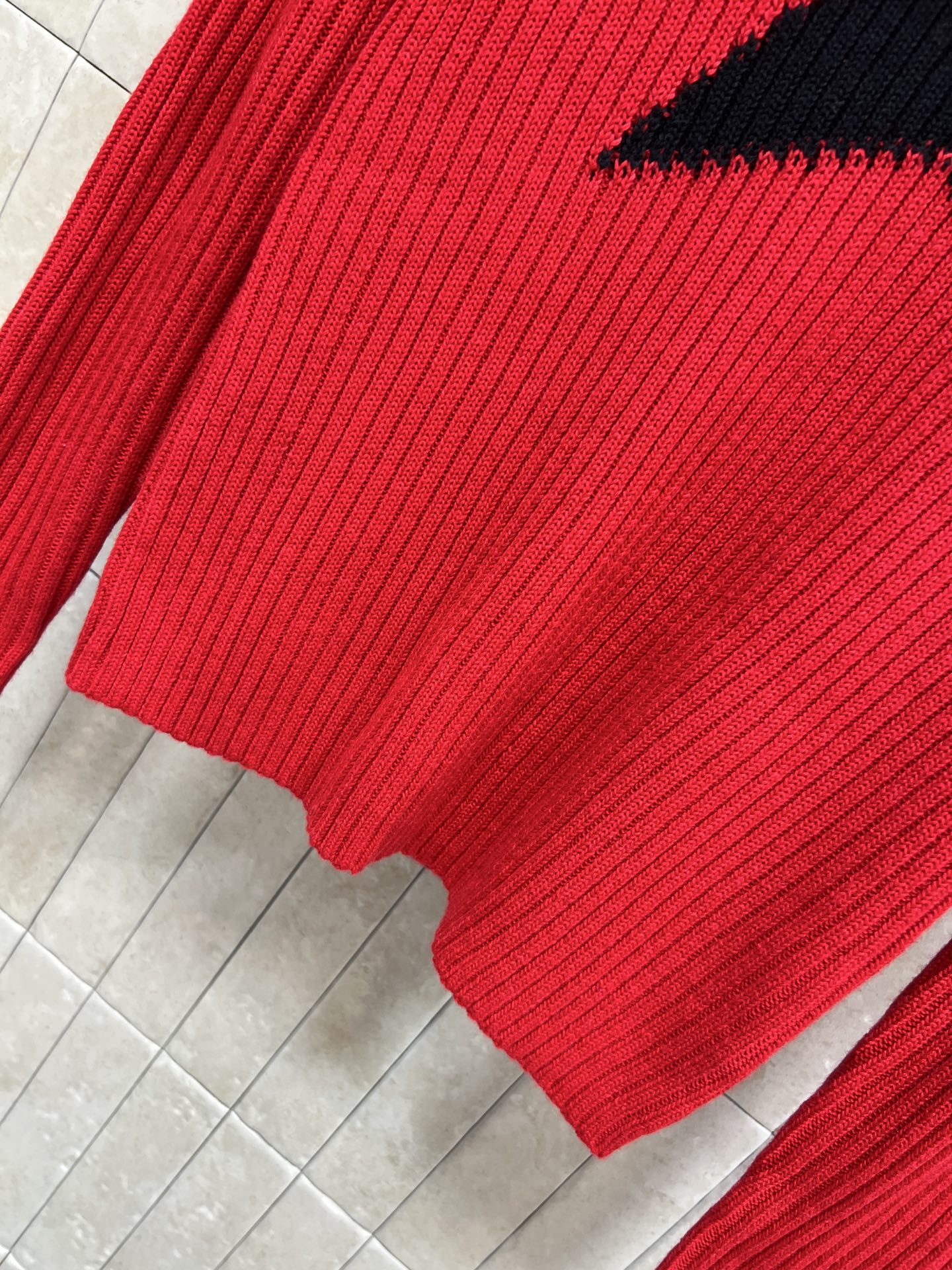 D家 26早春新款 五角星针织毛衣 经典圆领套头+右肩两粒扣设计 柔软针织面料 秋冬穿超舒服！正面黑色五