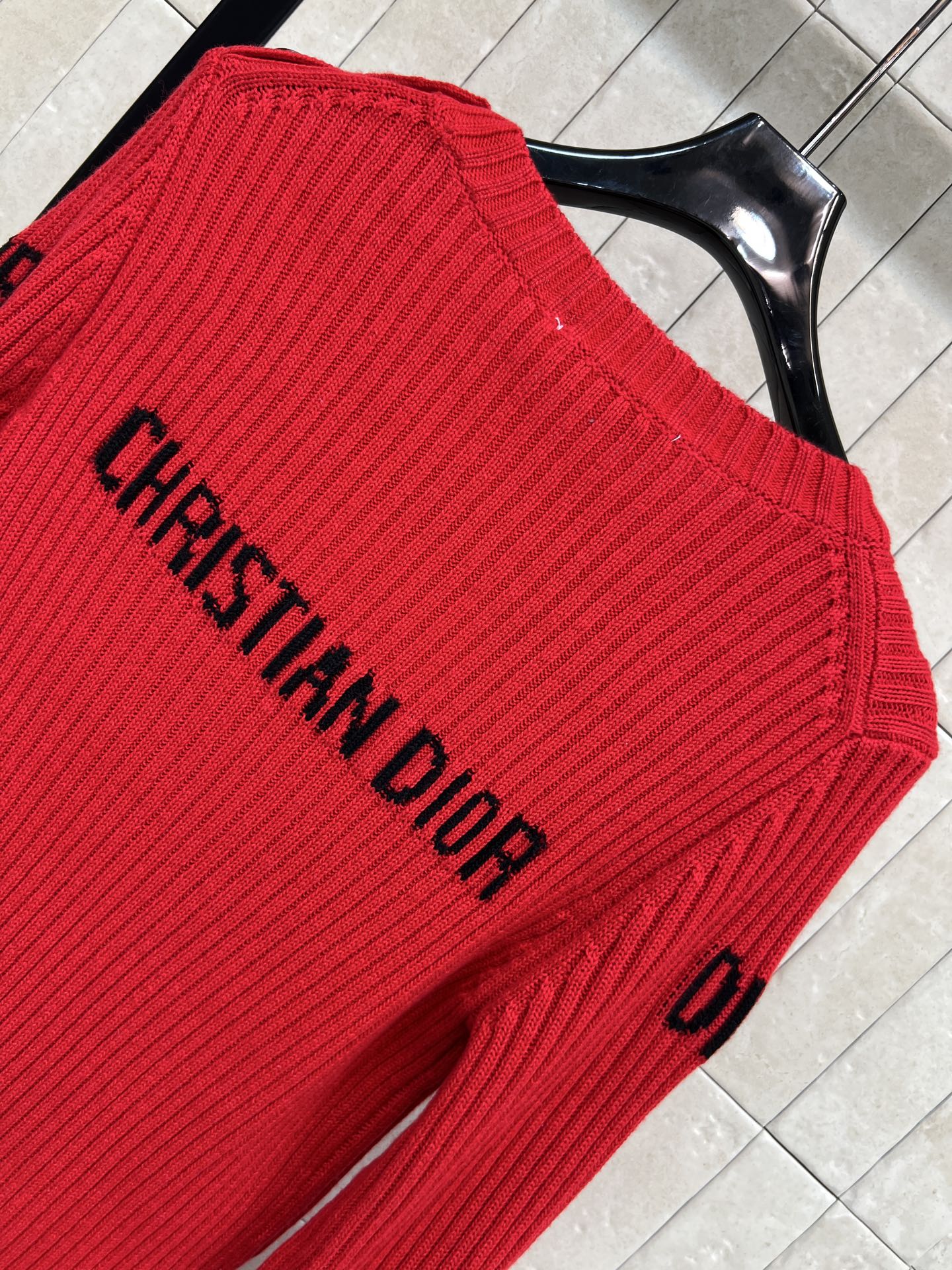 D家 26早春新款 五角星针织毛衣 经典圆领套头+右肩两粒扣设计 柔软针织面料 秋冬穿超舒服！正面黑色五