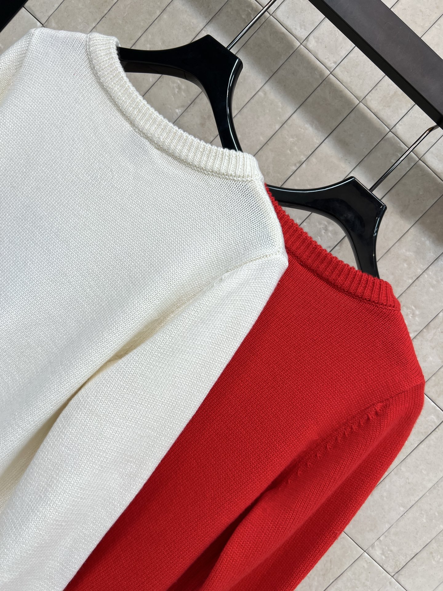 BUR家 26早春新款 马术骑士针织毛衣开衫 经典圆领单排扣设计 柔软针织面料 穿着舒适又保暖 胸口马术