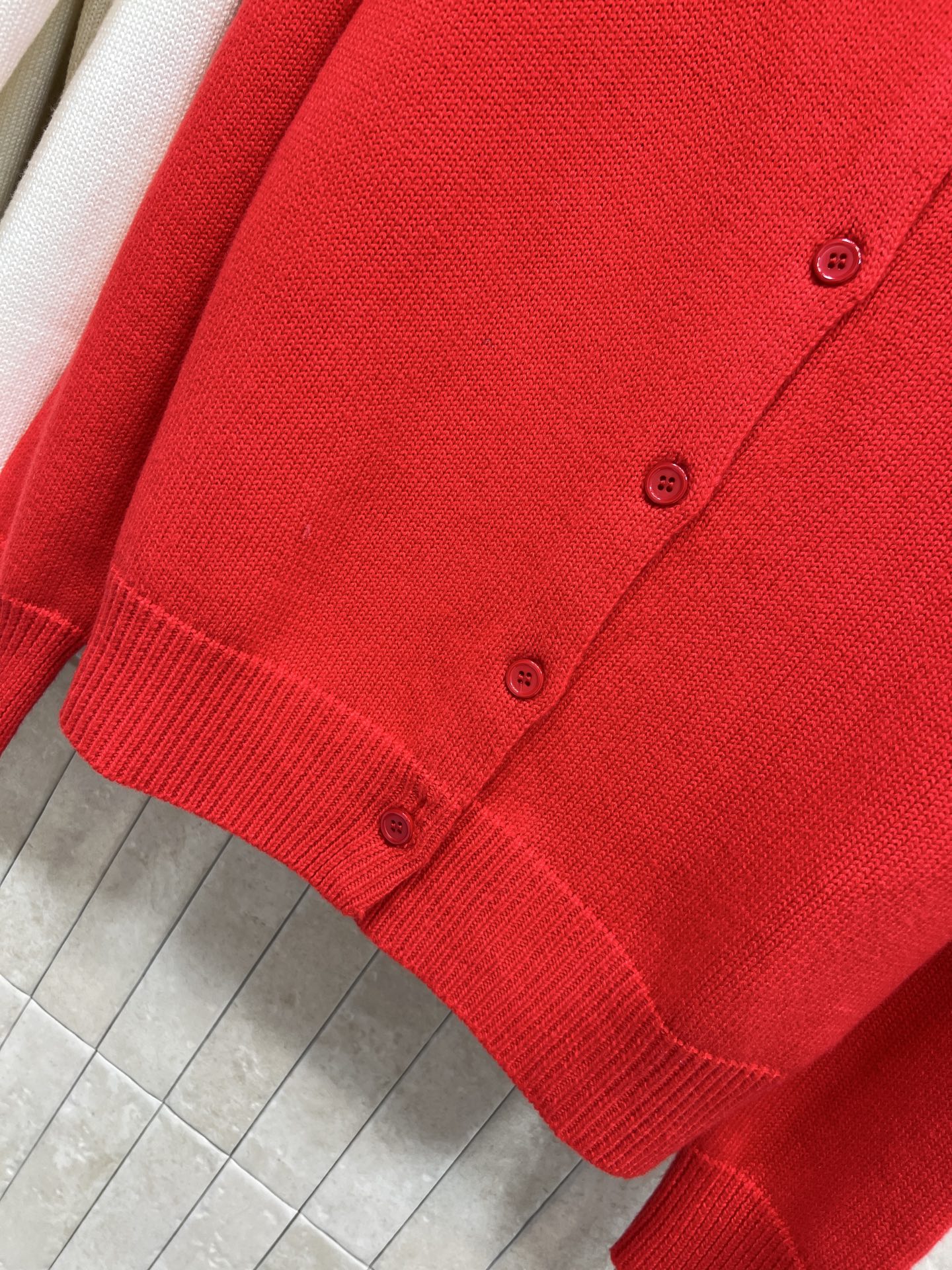 BUR家 26早春新款 马术骑士针织毛衣开衫 经典圆领单排扣设计 柔软针织面料 穿着舒适又保暖 胸口马术