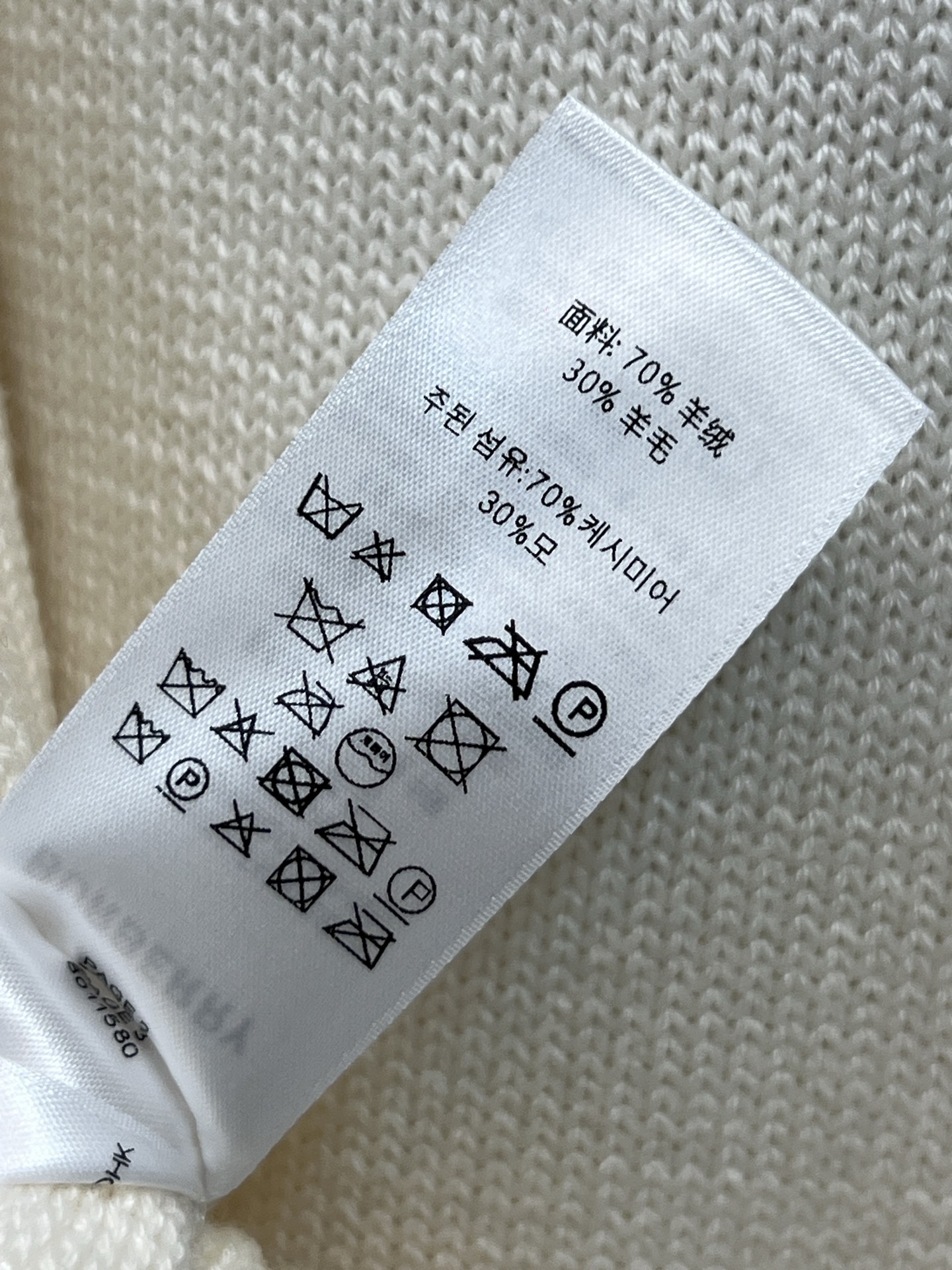 BUR家 26早春新款 马术骑士针织毛衣 经典套头圆领设计 柔软针织面料 穿着舒适又保暖 胸口马术骑士徽