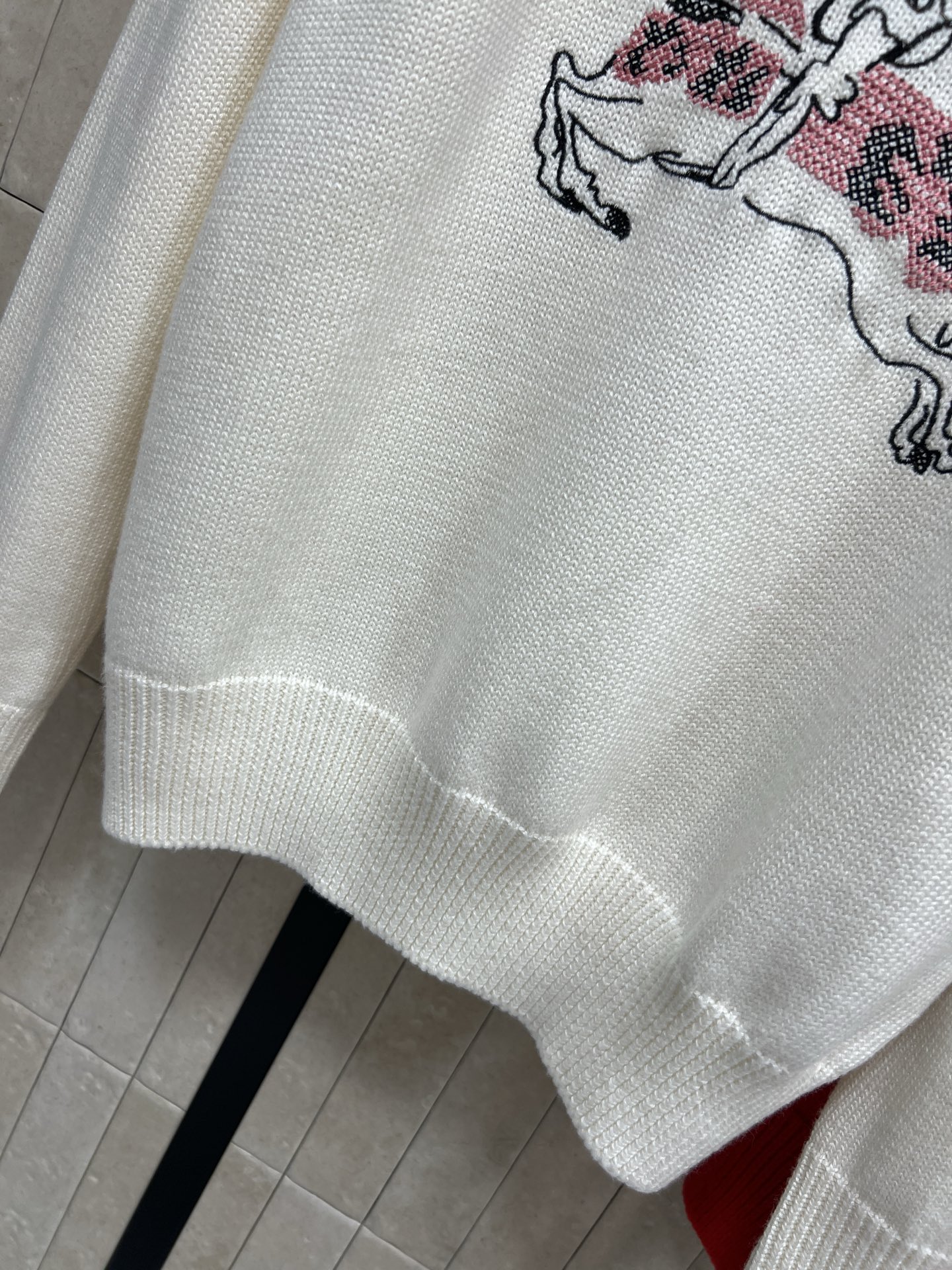 BUR家 26早春新款 马术骑士针织毛衣 经典套头圆领设计 柔软针织面料 穿着舒适又保暖 胸口马术骑士徽