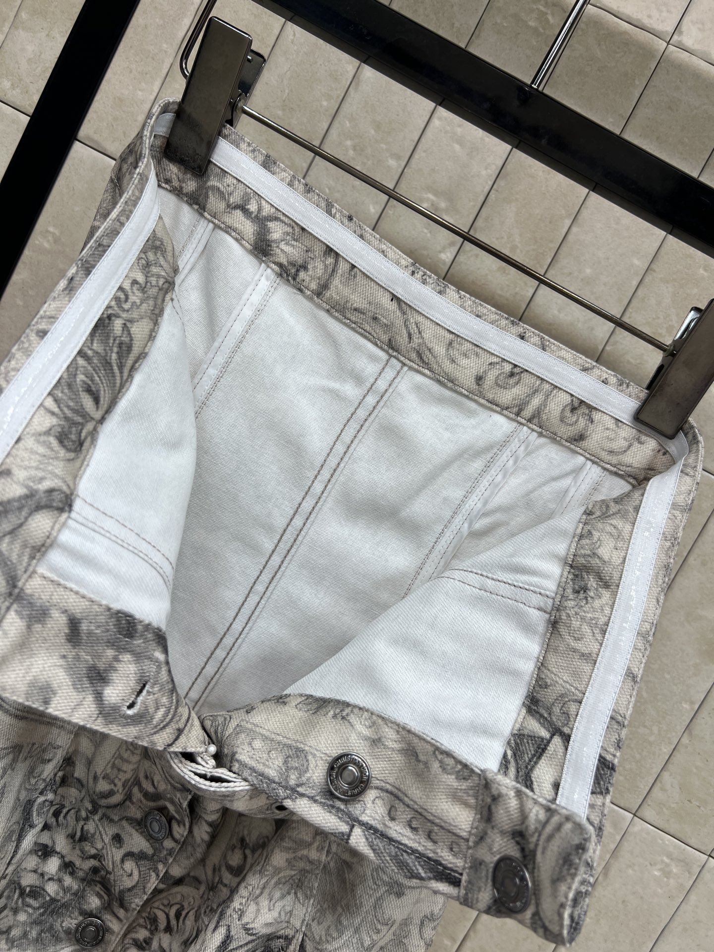 D家 26春夏新款 印花抹胸连衣裙 束腰设计+中长款剪裁 优雅复古气质满分！黑白印花灵感源自法式田园风 