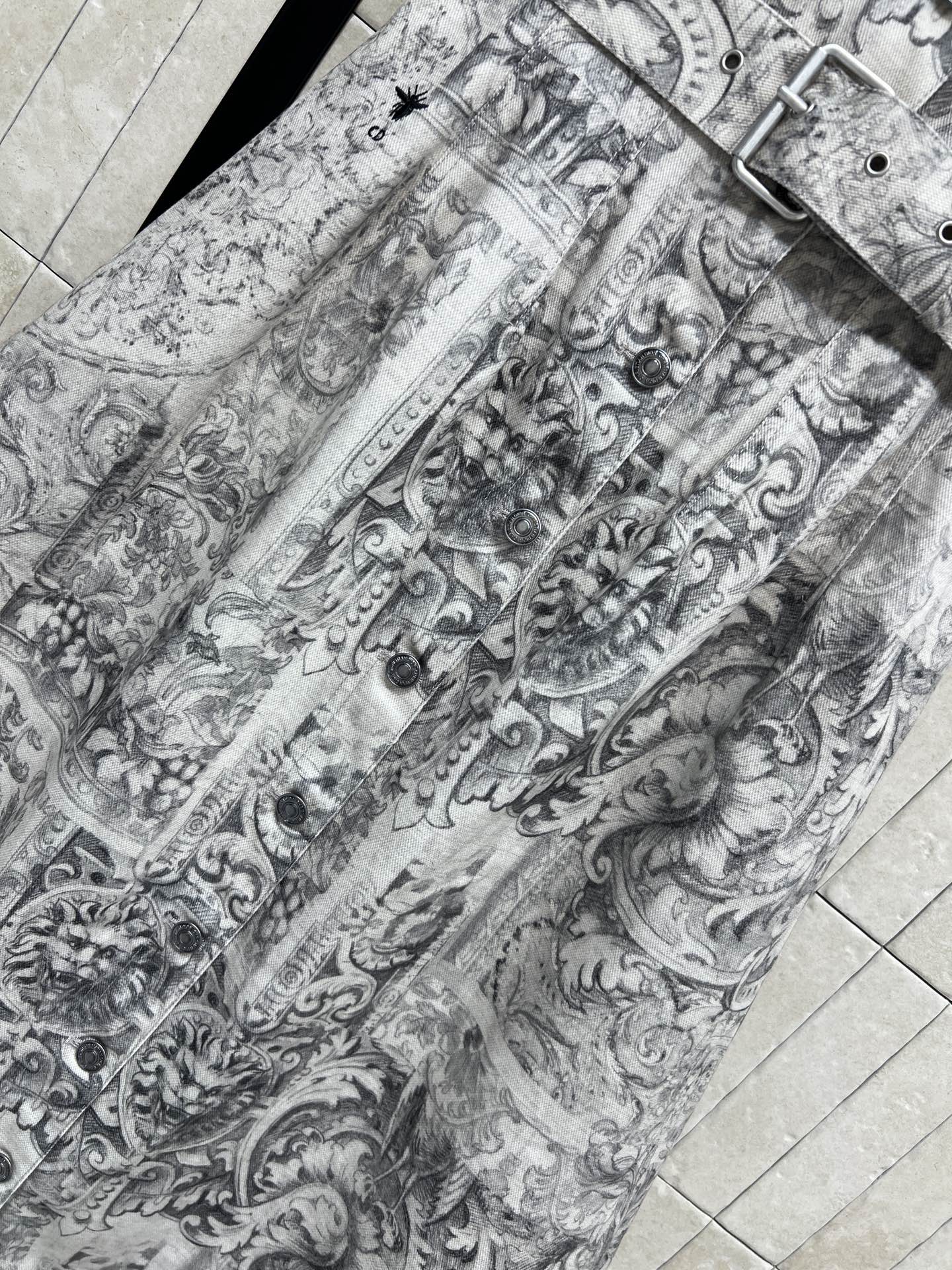 D家 26春夏新款 印花抹胸连衣裙 束腰设计+中长款剪裁 优雅复古气质满分！黑白印花灵感源自法式田园风 