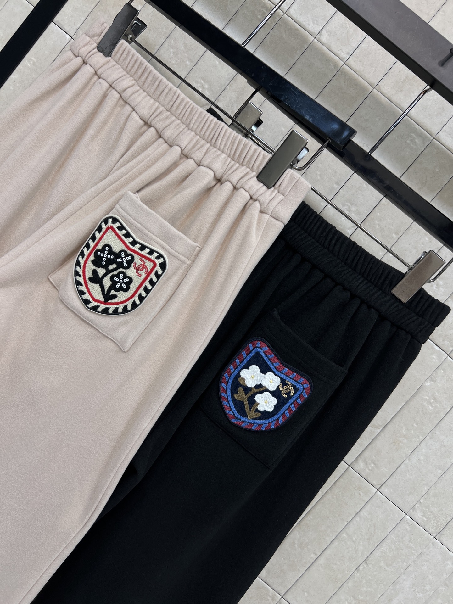 小香家 25秋冬新款 后口袋刺绣阔腿裤 高腰设计+棉质面料 舒适又保暖 秋冬穿超合适！松紧腰方便穿脱 宽