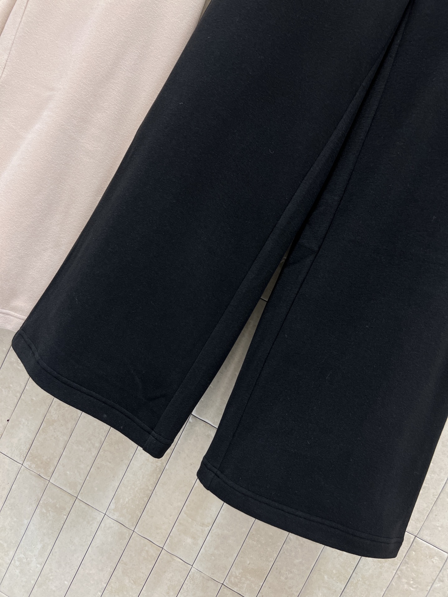 小香家 25秋冬新款 后口袋刺绣阔腿裤 高腰设计+棉质面料 舒适又保暖 秋冬穿超合适！松紧腰方便穿脱 宽