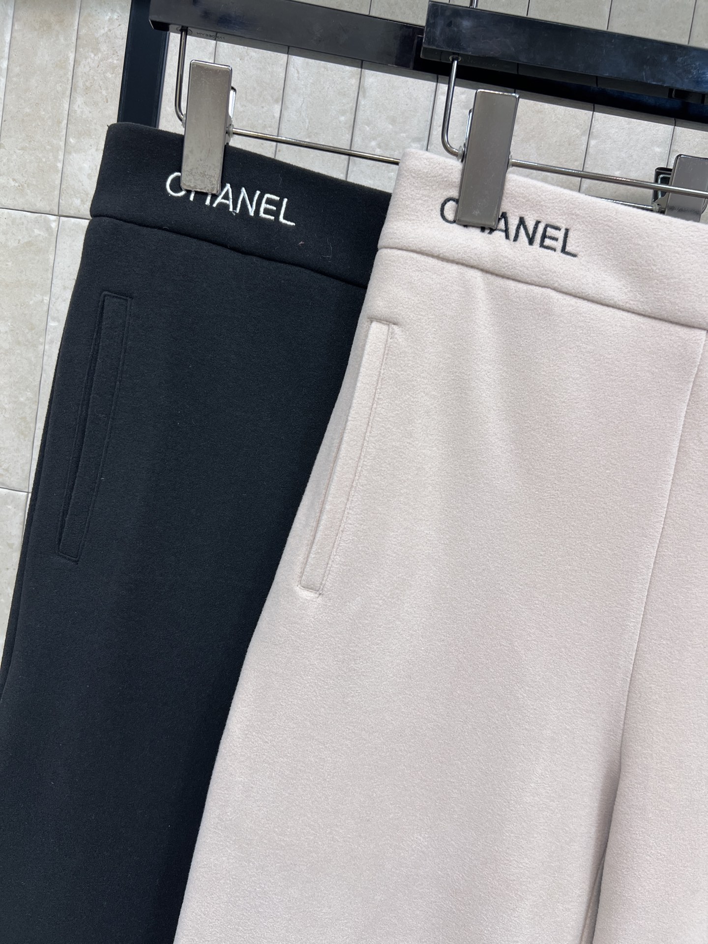 小香家 25秋冬新款 后口袋刺绣阔腿裤 高腰设计+棉质面料 舒适又保暖 秋冬穿超合适！松紧腰方便穿脱 宽