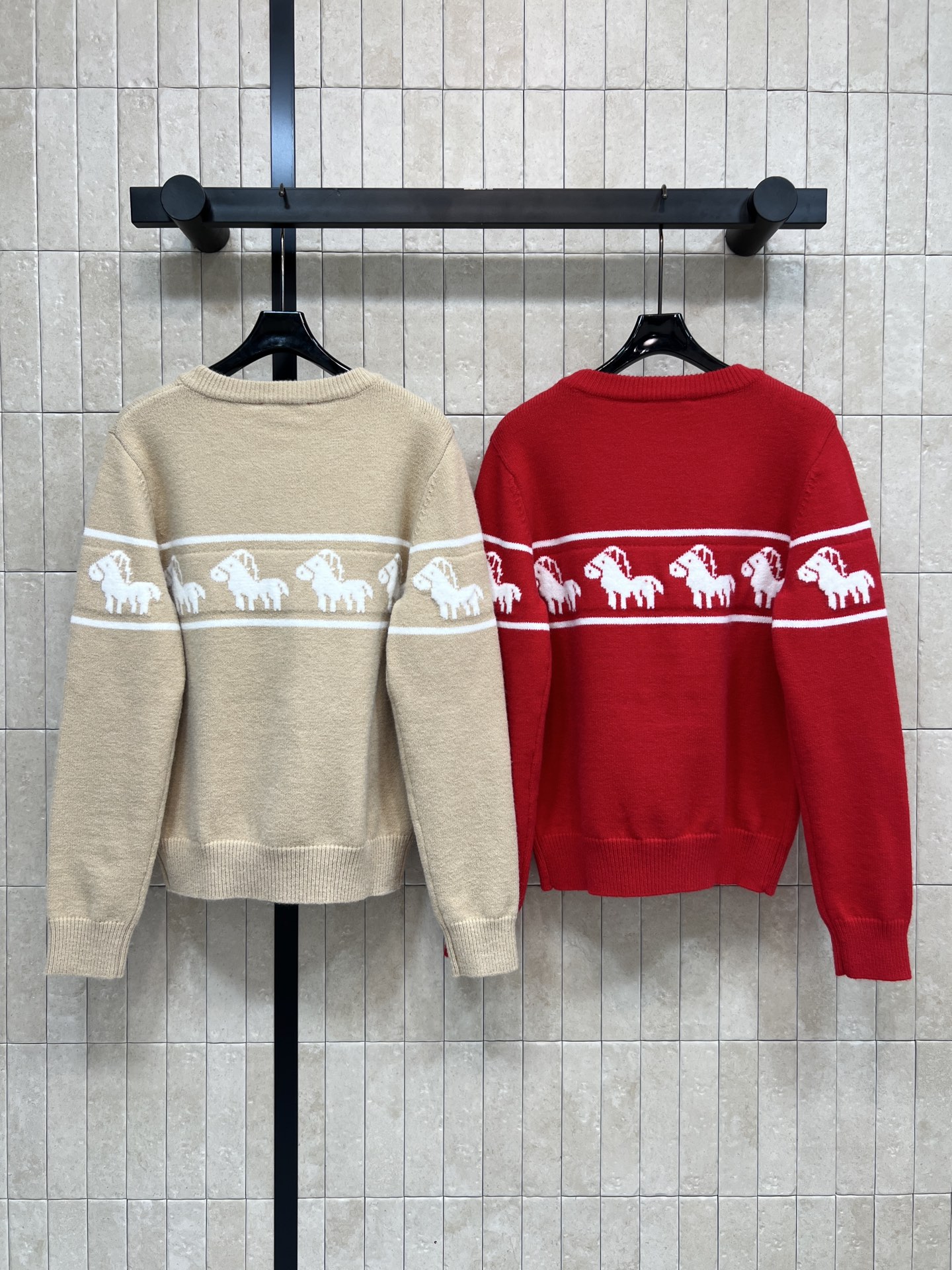 G家 25秋冬新款 马图案针织圆领毛衣 采用高品质羊毛，柔软又保暖 秋冬穿超合适！白色马图案 复古又时髦