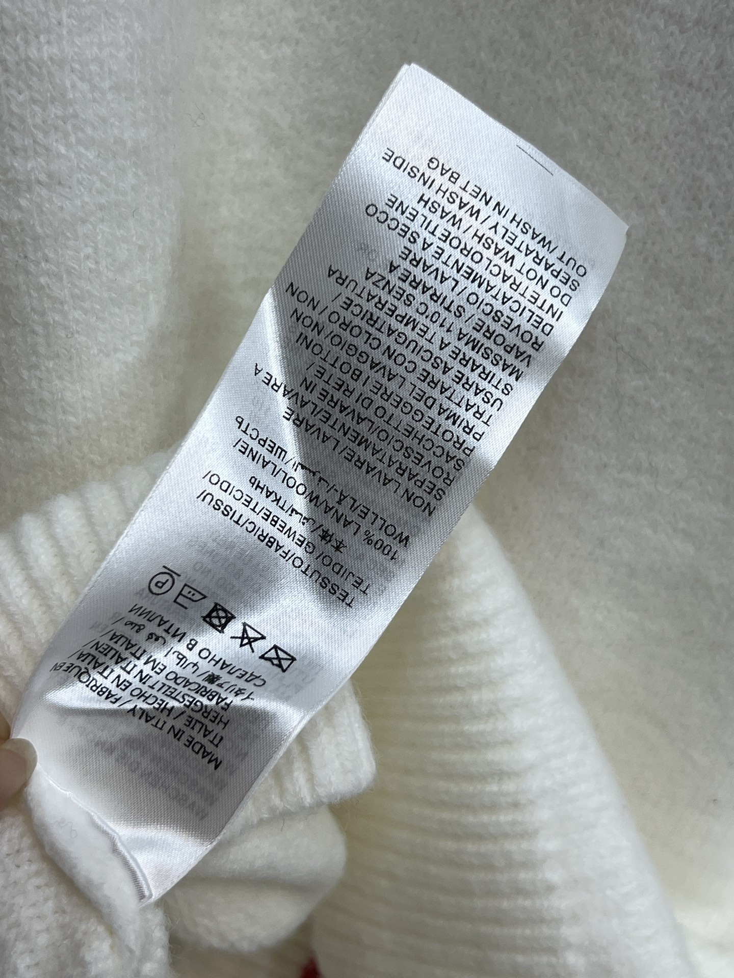 G家 25秋冬新款 徽标刺绣针织V领开衫 柔软针织面料 红色条纹点缀领口、袖口和口袋 活力满满！胸前刺绣