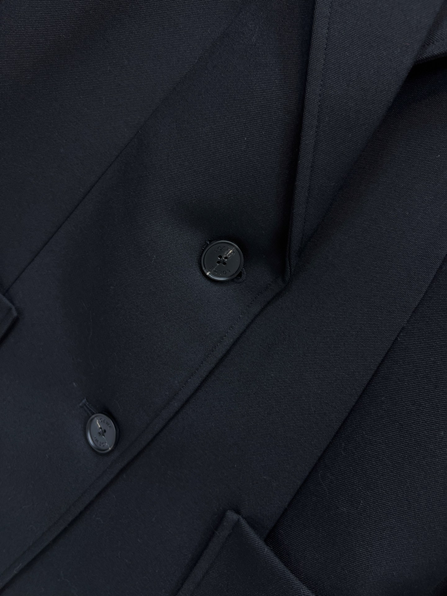 LW家 26早春新款 猫咪刺绣西装外套 简约设计+黑色纽扣 清爽利落超有型！胸口logo徽标刺绣+后背猫