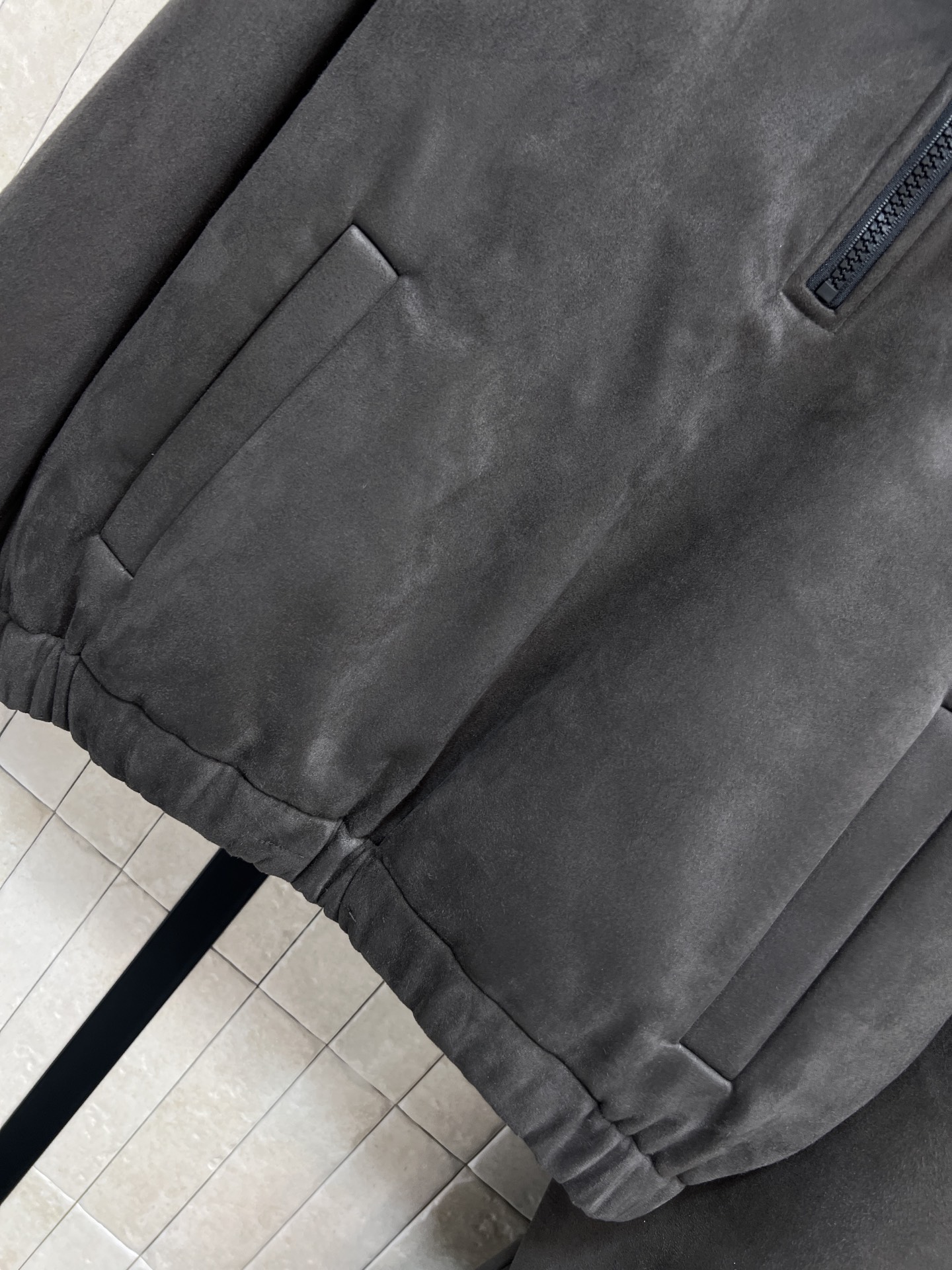 L家 25秋冬新款 灰绿色加绒休闲套装 立领卫衣+阔腿裤采用柔软加绒面料 保暖力满分 秋冬穿超合适！宽松