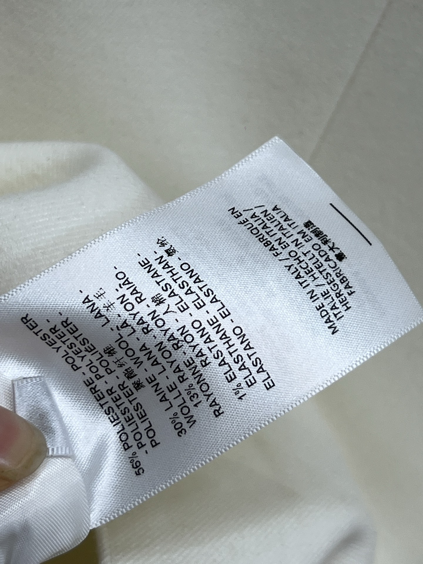 26早春新款 H字母口袋装饰西装外套 拼接皮革翻领设计 口袋的“H”字母装饰超有辨识度 简约中带点复古感