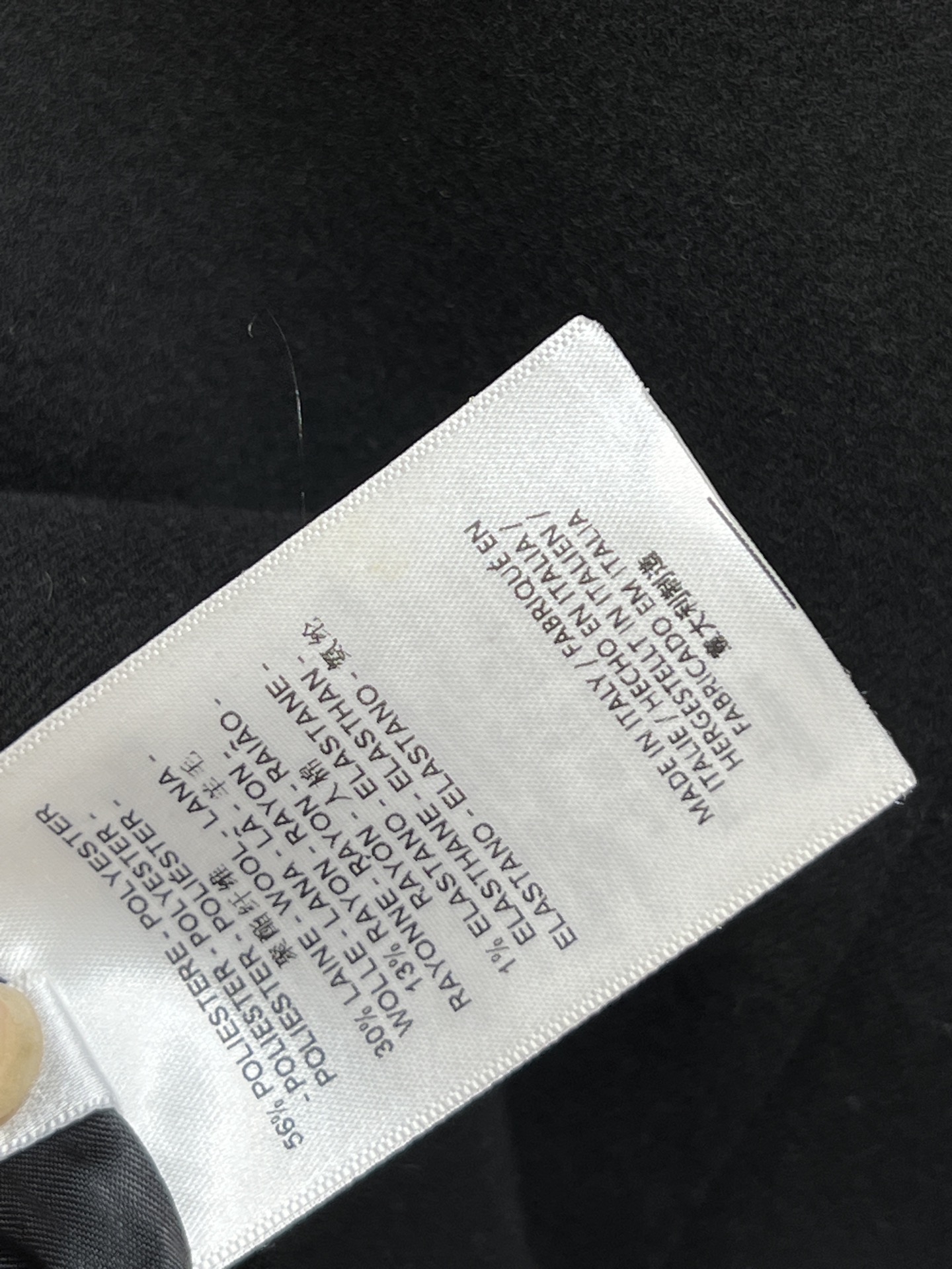 26早春新款 H字母口袋装饰西装外套 拼接皮革翻领设计 口袋的“H”字母装饰超有辨识度 简约中带点复古感