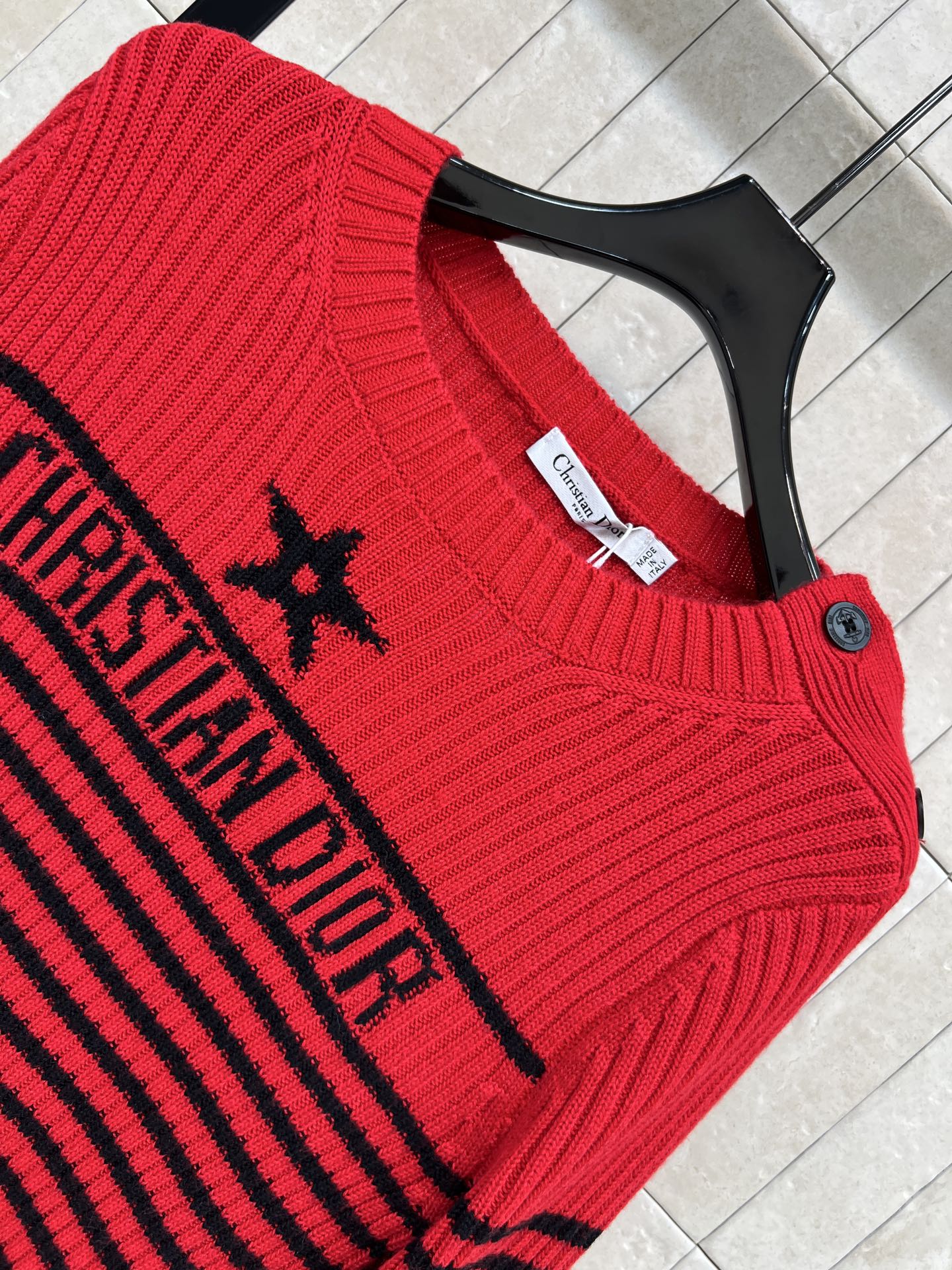 D家 26早春新款 红黑条纹针织衫 羊毛混纺材质 柔软又保暖，秋冬穿超合适！胸前五角星⭐️+logo字样