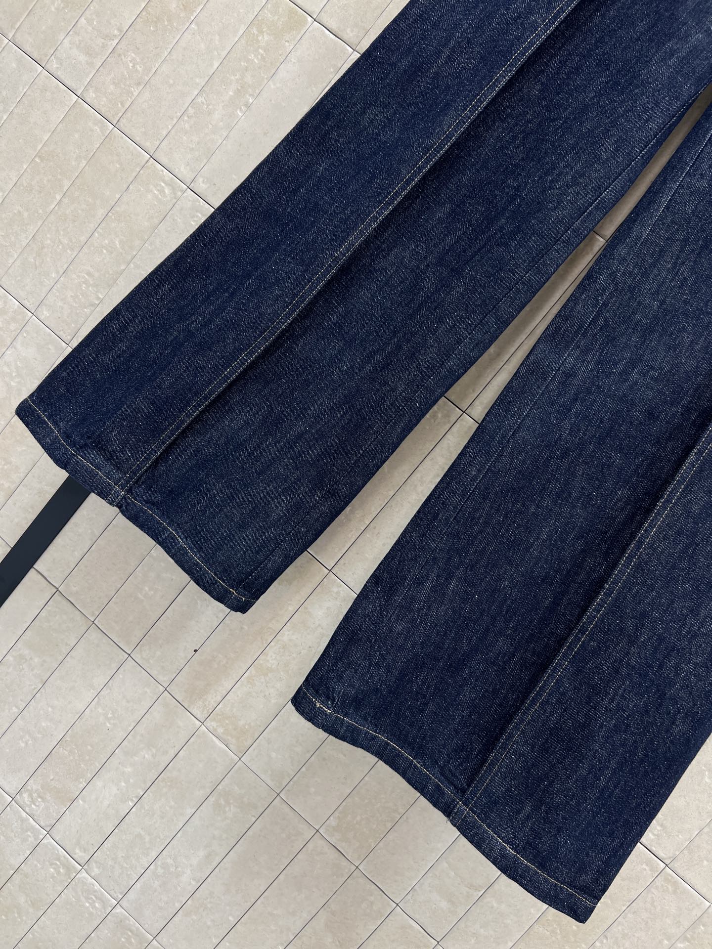 LW家 26早春新款 深蓝色高腰阔腿牛仔裤 配同色腰带 复古又实用！高腰设计拉长腿部比例 显瘦显高 压褶