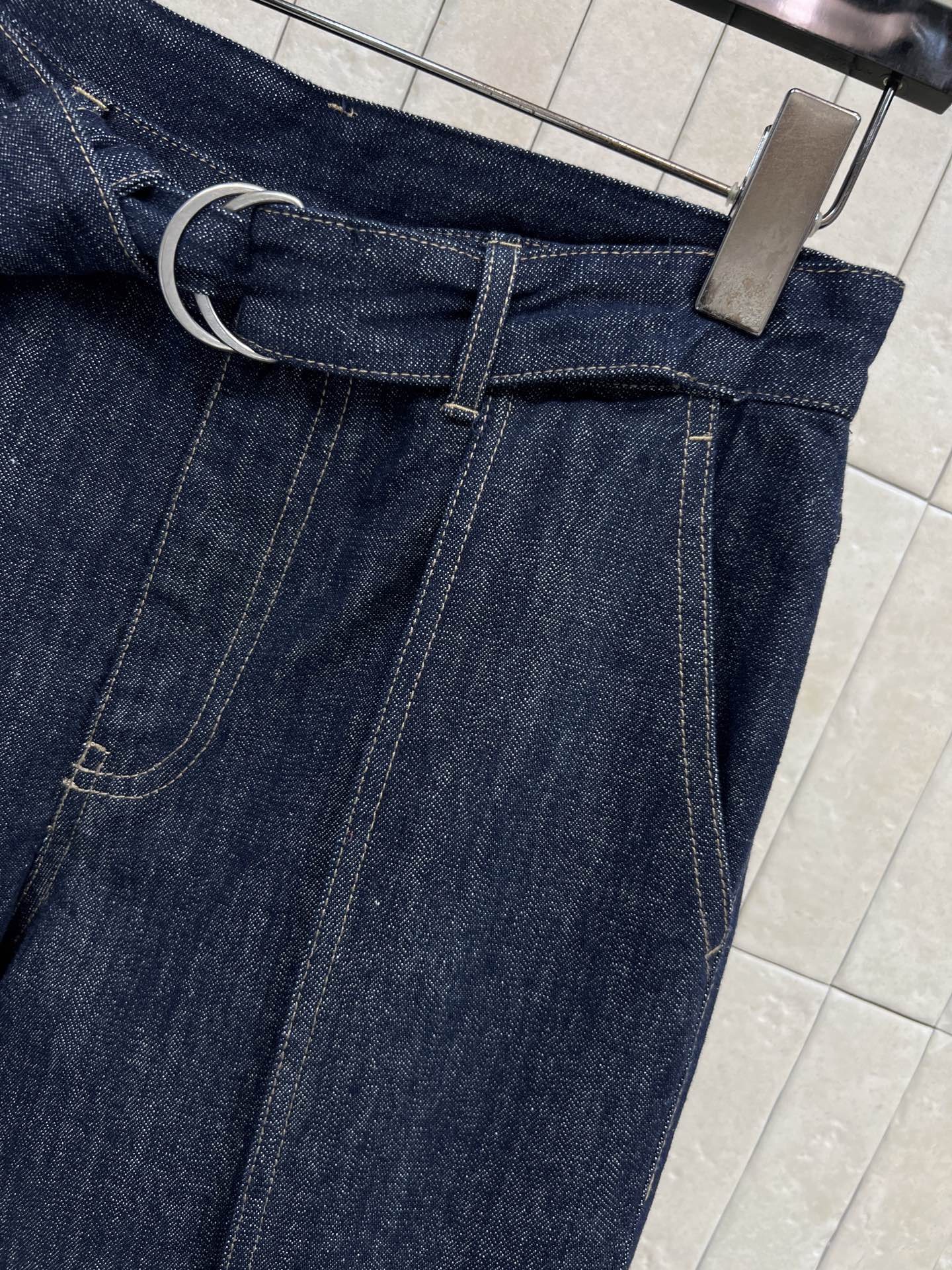 LW家 26早春新款 深蓝色高腰阔腿牛仔裤 配同色腰带 复古又实用！高腰设计拉长腿部比例 显瘦显高 压褶