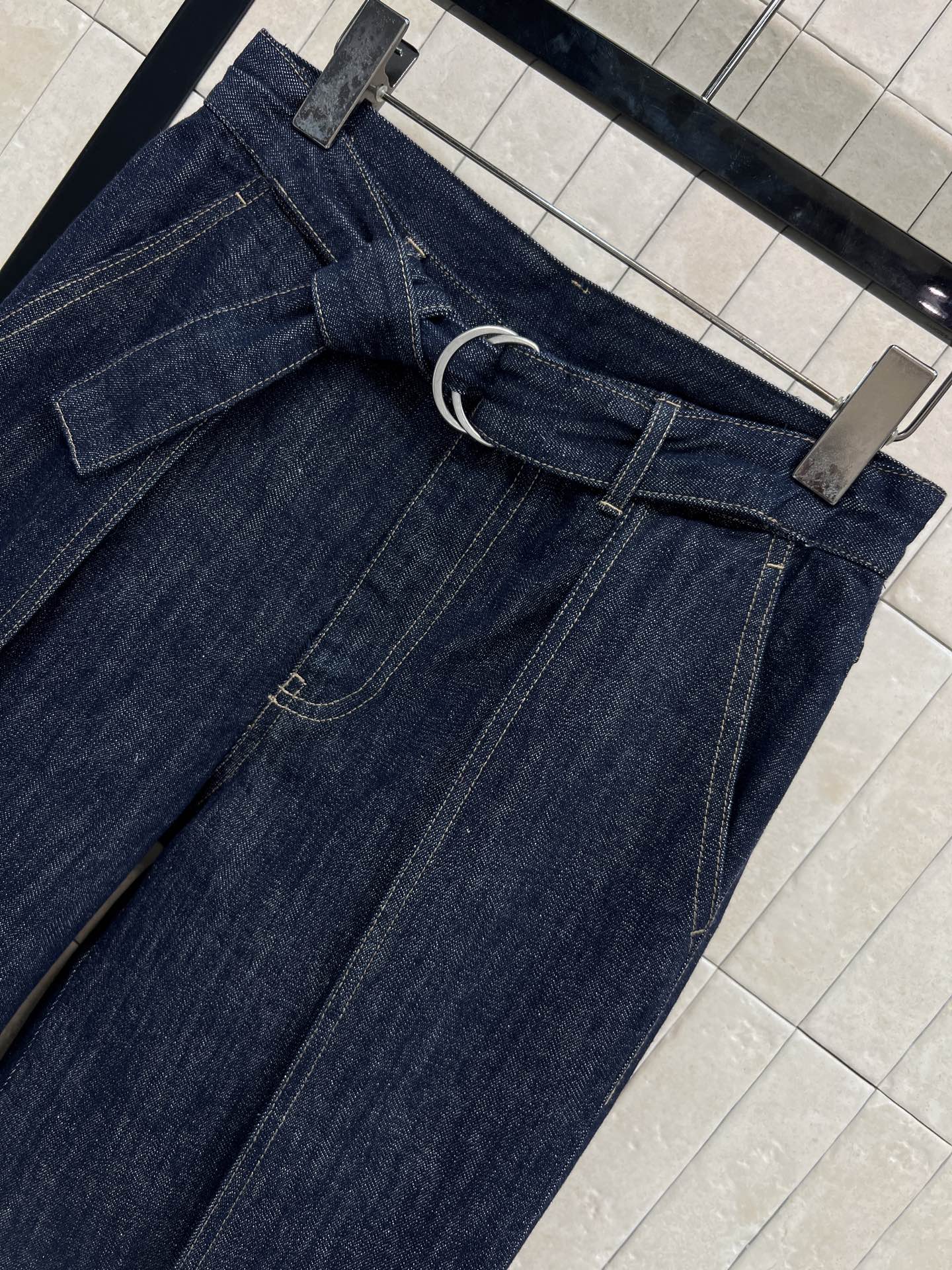 LW家 26早春新款 深蓝色高腰阔腿牛仔裤 配同色腰带 复古又实用！高腰设计拉长腿部比例 显瘦显高 压褶