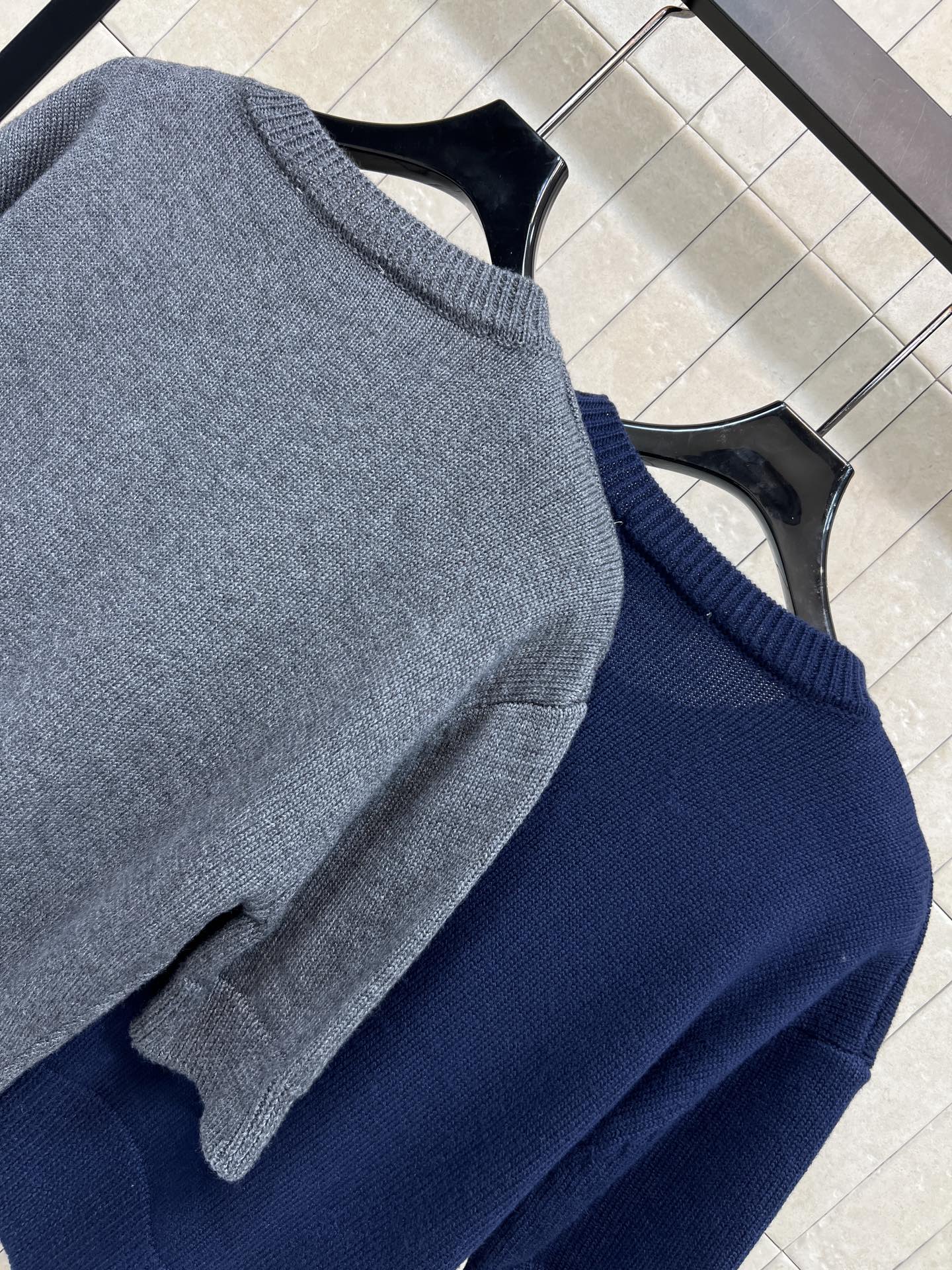 PD家 26早春新款 羊绒短袖毛衣 柔软亲肤 贴身穿着超舒适！胸前Logo刺绣图案 低调又有辨识度 短款