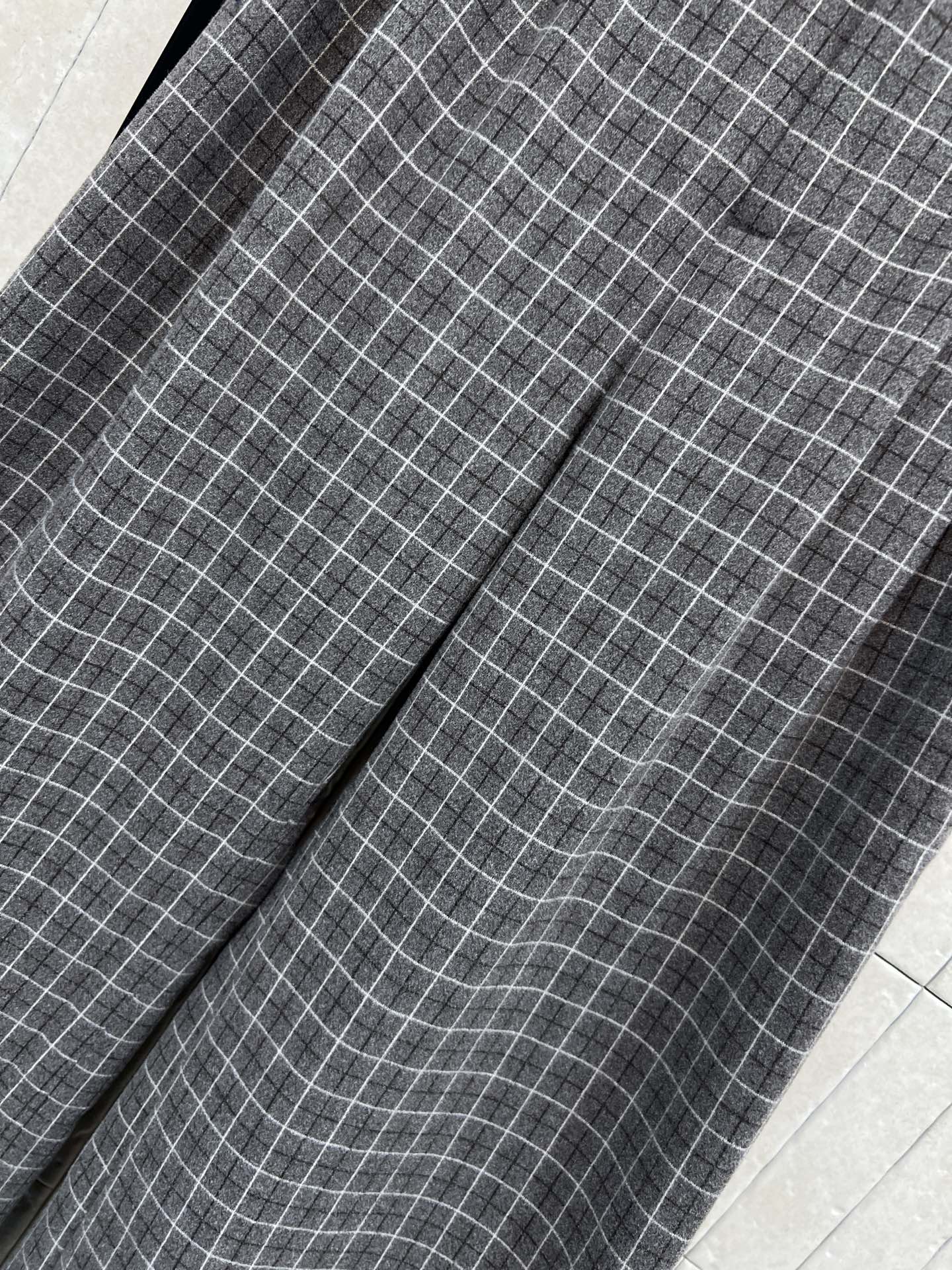 MIU家 26早春新款 灰咖色格纹阔腿裤 复古格纹设计 磨毛面料柔软舒适 秋冬穿超合适！高腰宽松版型 垂