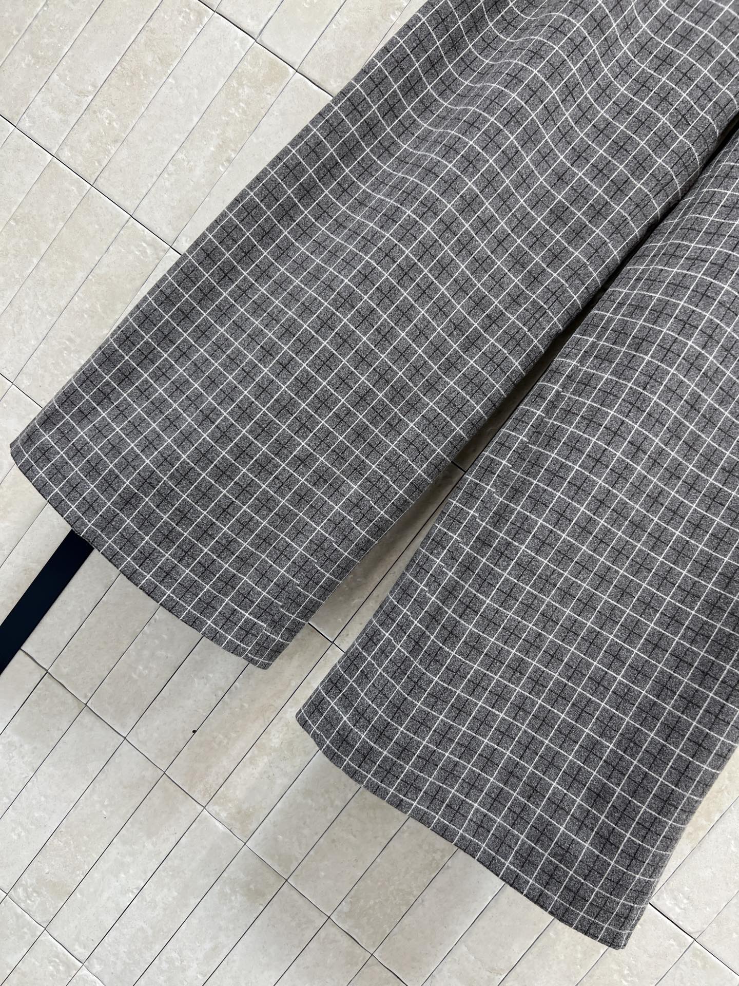 MIU家 26早春新款 灰咖色格纹阔腿裤 复古格纹设计 磨毛面料柔软舒适 秋冬穿超合适！高腰宽松版型 垂