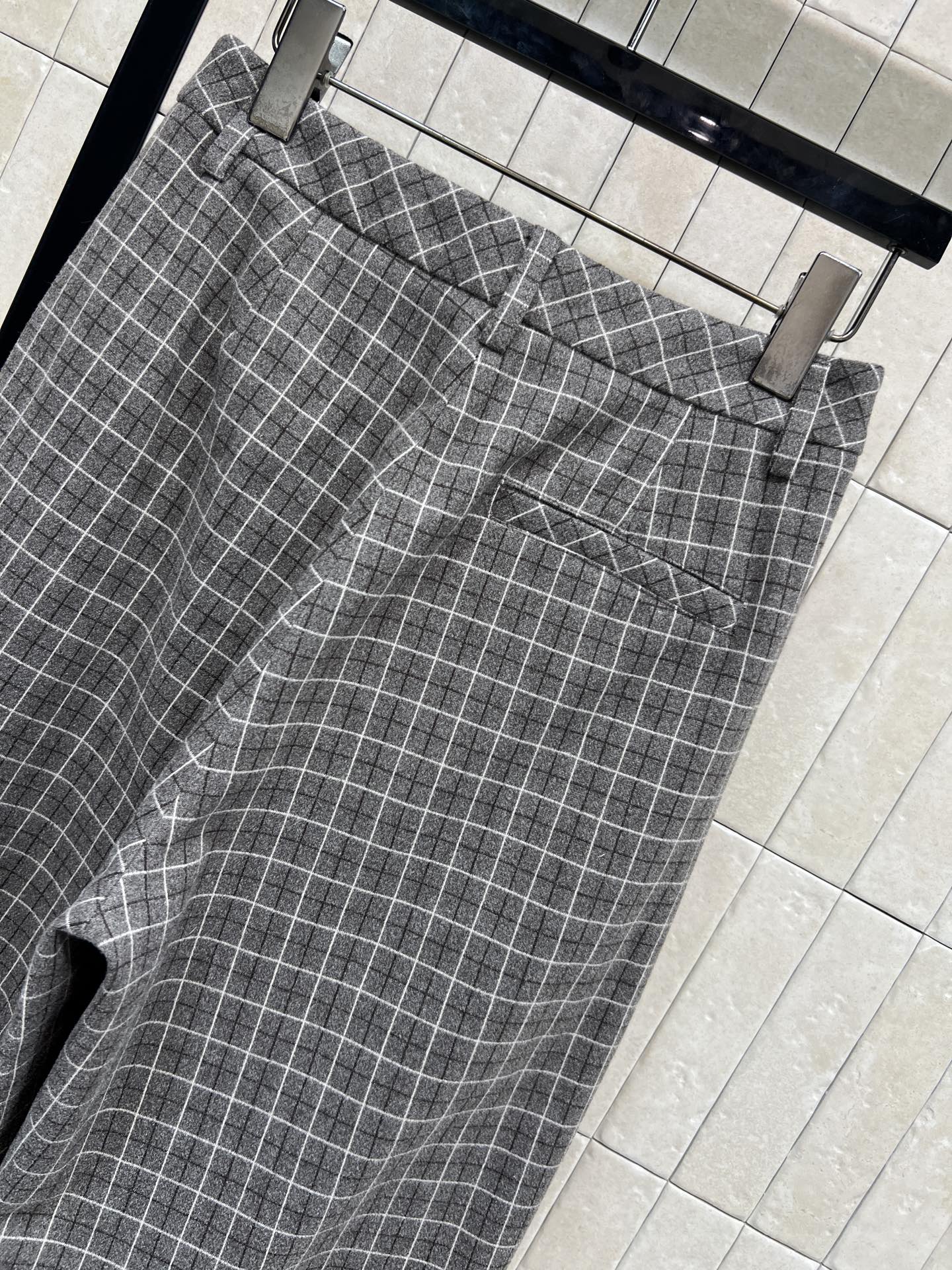 MIU家 26早春新款 灰咖色格纹阔腿裤 复古格纹设计 磨毛面料柔软舒适 秋冬穿超合适！高腰宽松版型 垂