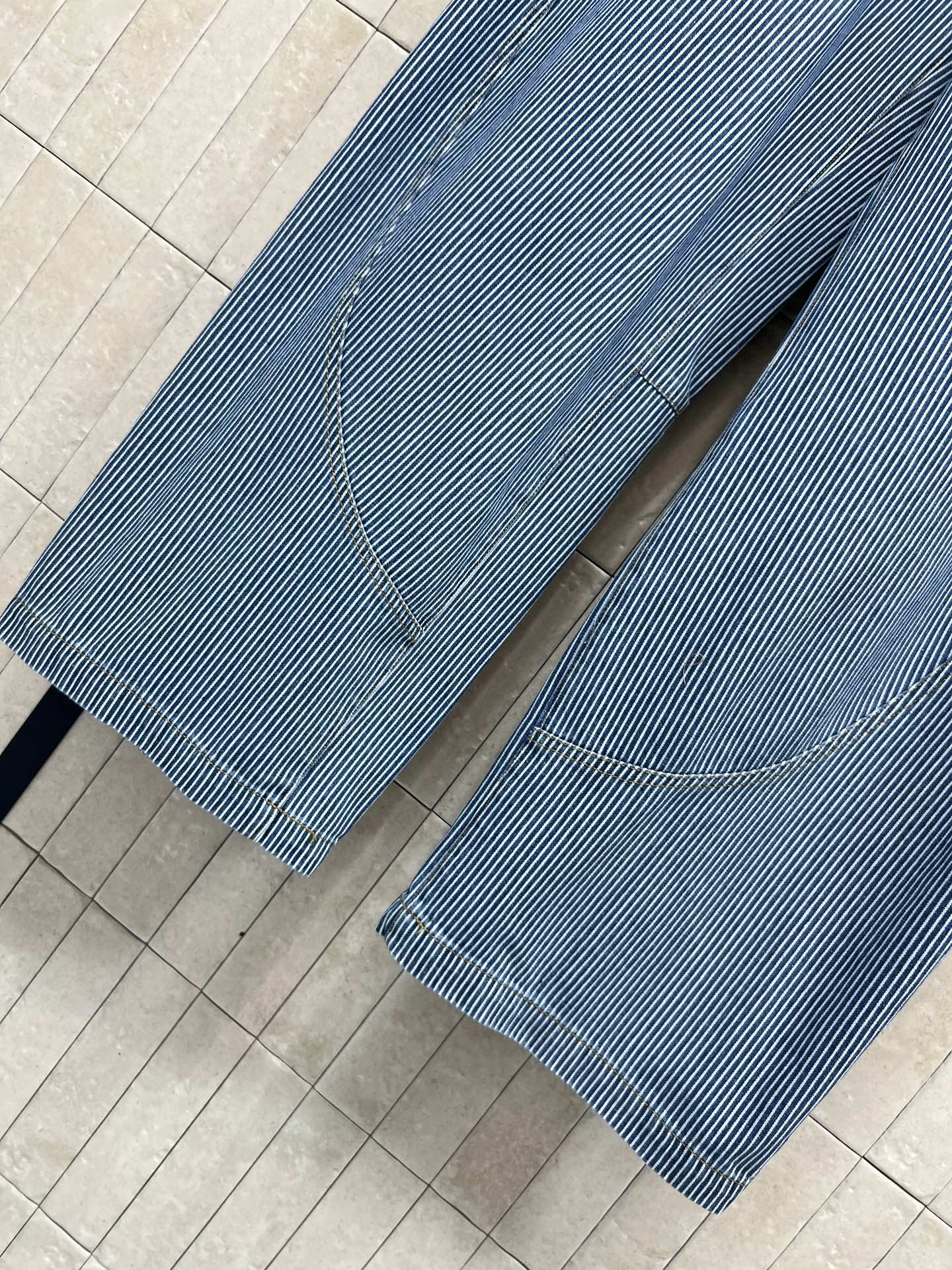 L 家 26早春新款 美式条纹工装弯刀裤 蓝白竖条纹设计 宽松阔腿剪裁 舒适又时髦！多口袋工装元素 实用