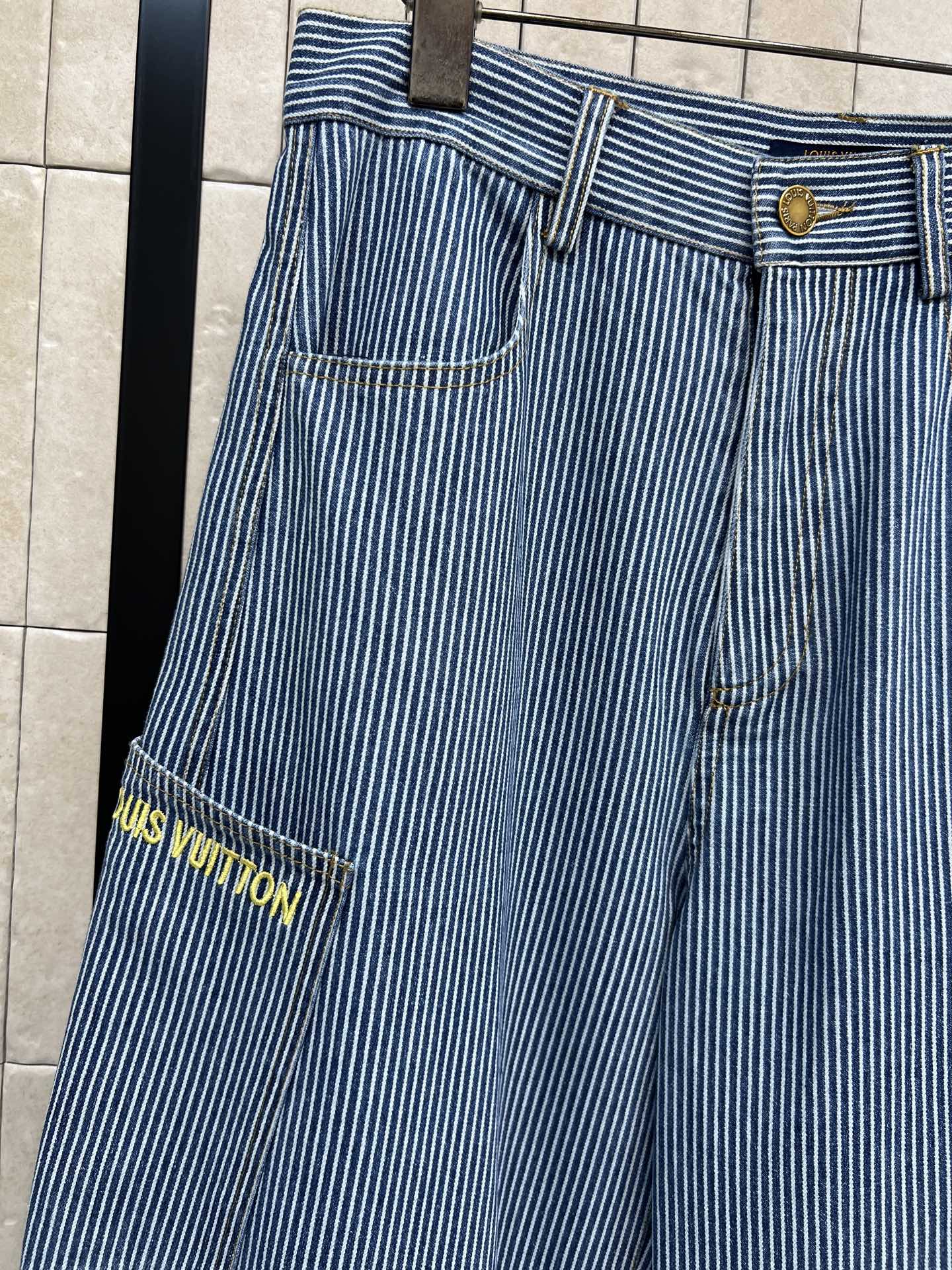 L 家 26早春新款 美式条纹工装弯刀裤 蓝白竖条纹设计 宽松阔腿剪裁 舒适又时髦！多口袋工装元素 实用