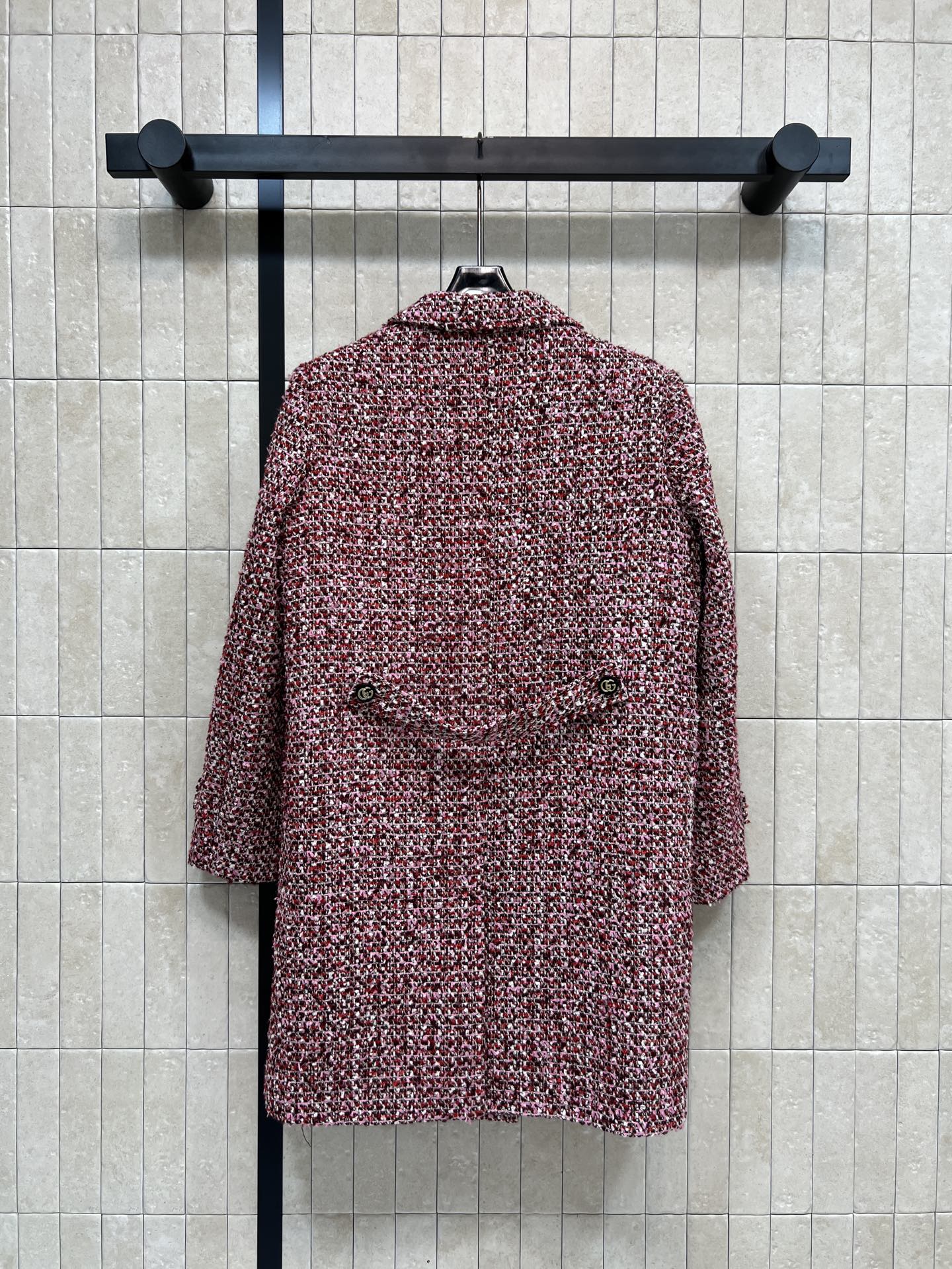 G家 26早春新款 红色粗花呢大衣外套 采用粉红色系花纱面料 混纺设计带来立体圈圈纹理 复古又温柔 双排