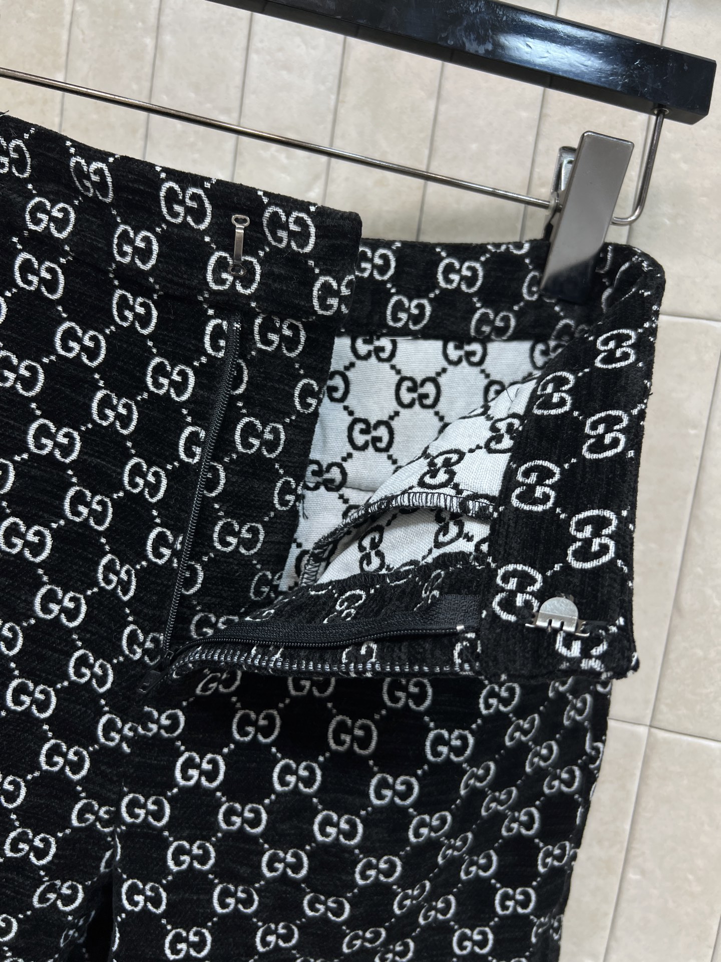 G家 26早春新款 双G提花阔腿裤 黑色底布配白色双G 提花 品牌辨识度超高 宽松直筒设计 舒适又时髦 