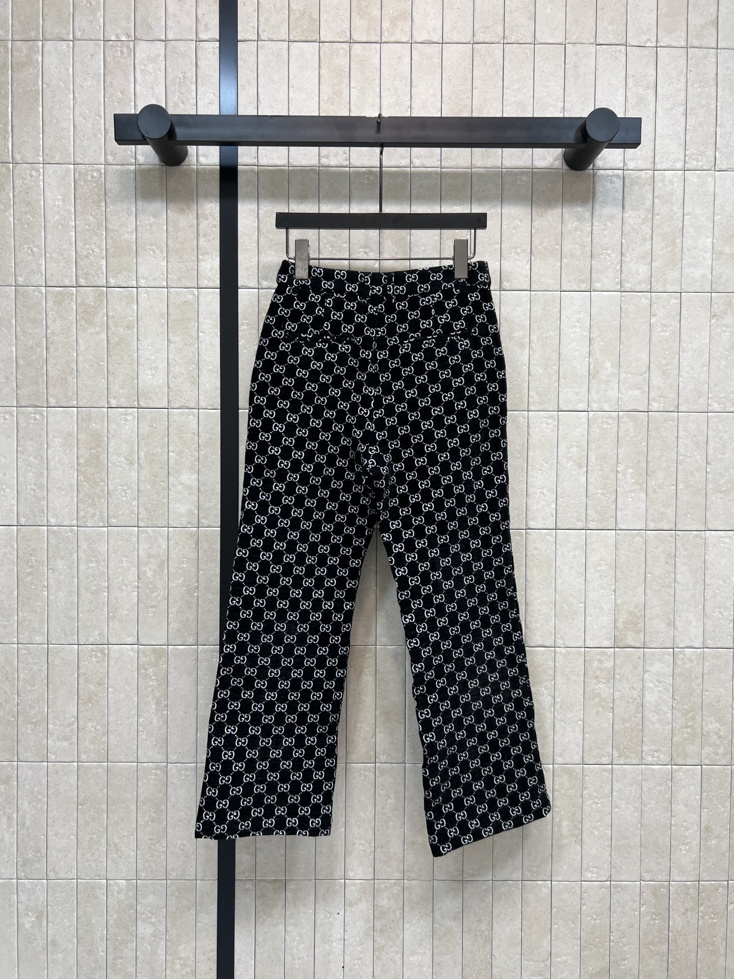 G家 26早春新款 双G提花阔腿裤 黑色底布配白色双G 提花 品牌辨识度超高 宽松直筒设计 舒适又时髦 