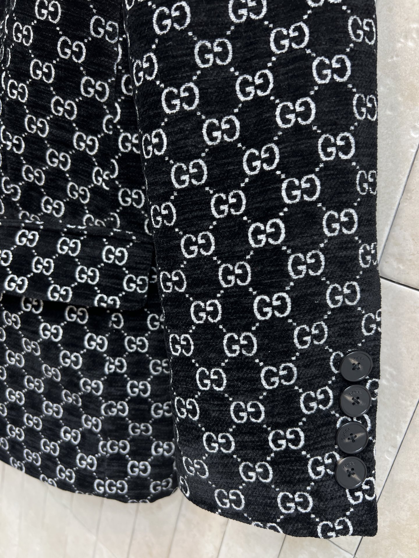 G家 26早春新款 双G提花西装外套 黑色主调+满印双G提花标志 品牌辨识度超高！秋冬穿超合适合 双排扣