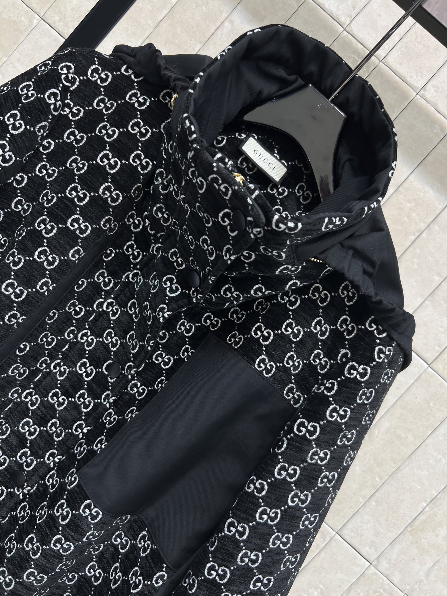 G家 26早春新款 双G提花连帽立领棉服外套 黑色主调+白色双G提花 品牌感超强！里面夹棉设计 秋冬穿超