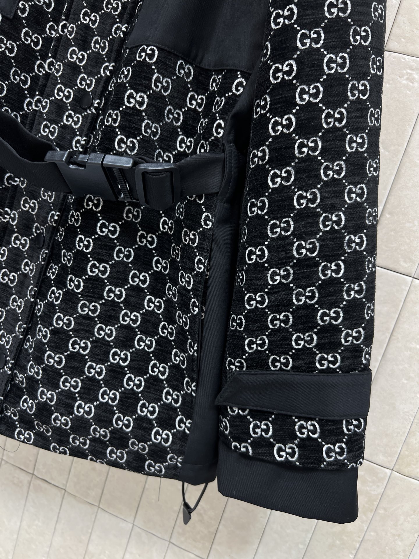 G家 26早春新款 双G提花连帽立领棉服外套 黑色主调+白色双G提花 品牌感超强！里面夹棉设计 秋冬穿超