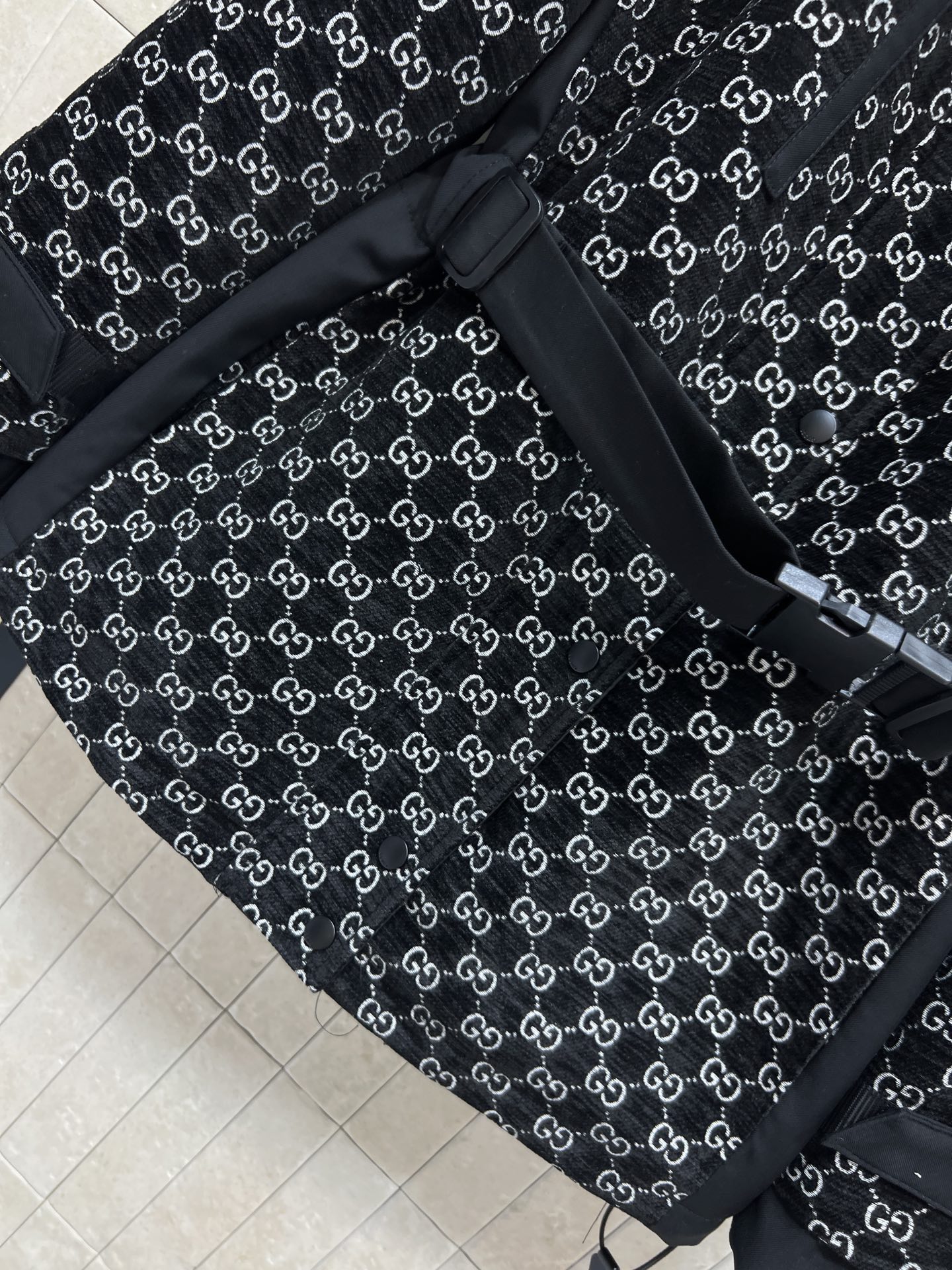 G家 26早春新款 双G提花连帽立领棉服外套 黑色主调+白色双G提花 品牌感超强！里面夹棉设计 秋冬穿超