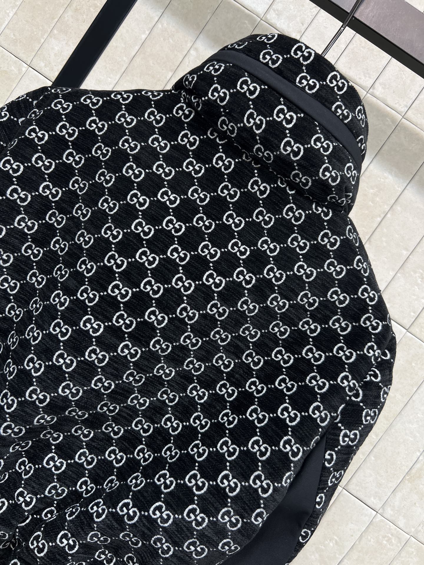 G家 26早春新款 双G提花连帽立领棉服外套 黑色主调+白色双G提花 品牌感超强！里面夹棉设计 秋冬穿超