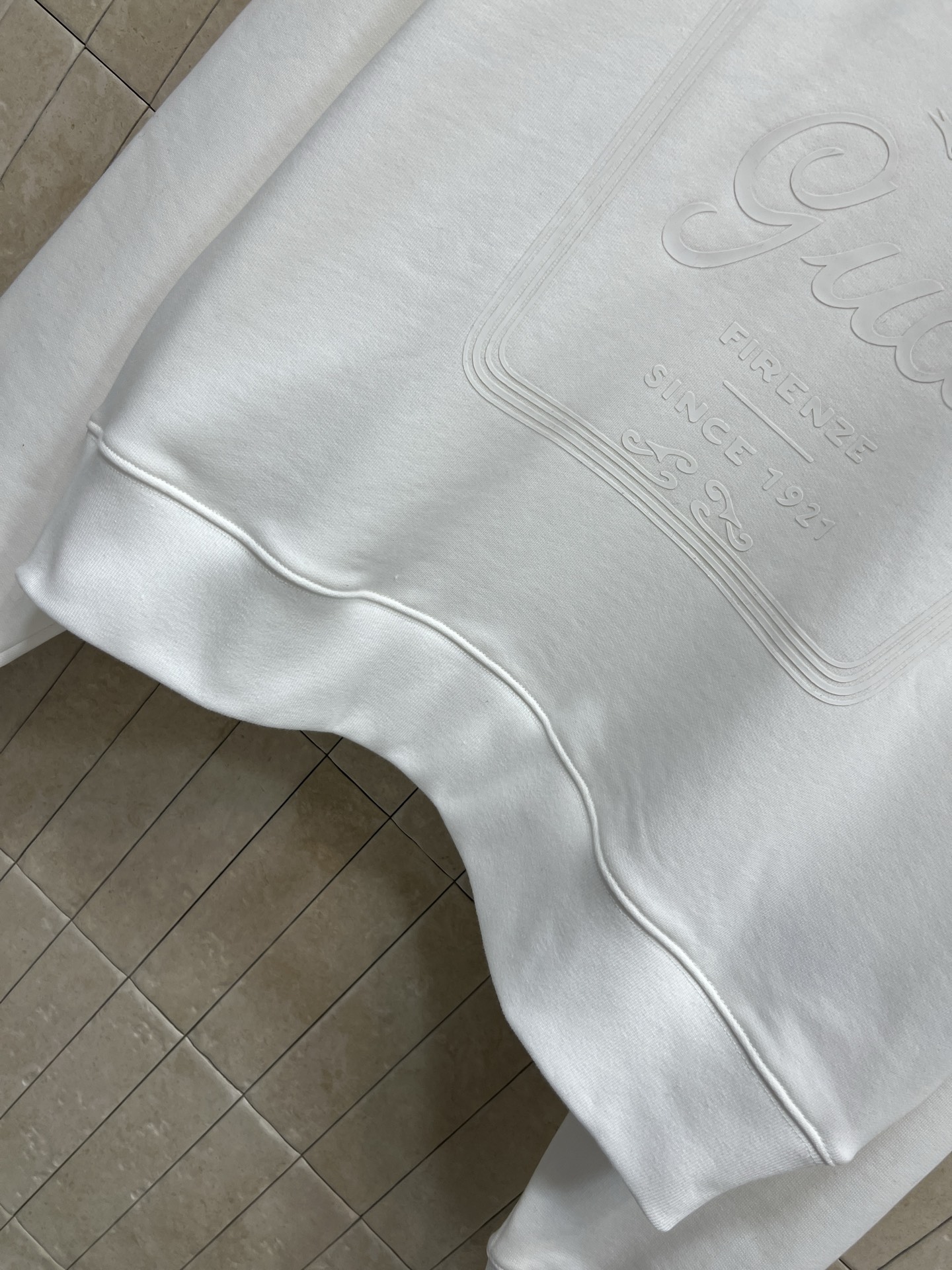 G家 26早春新款 白色印花图案圆领卫衣 基础卫衣版型上身百搭不挑人 遮肉显瘦绝绝子 胸前品牌印花图案点